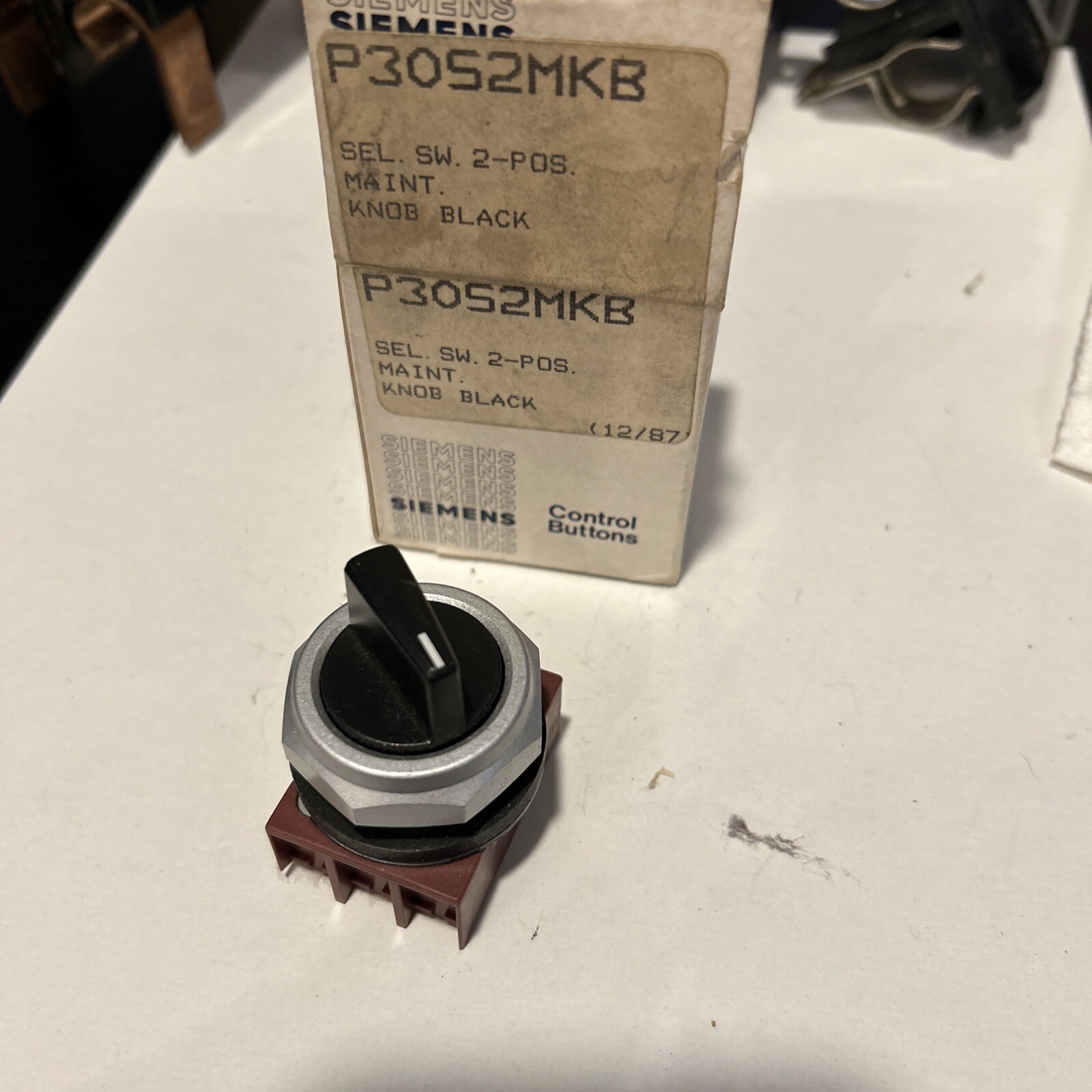NEW Siemens P30S2MKB 2-Position Selector Switch Maintained Black