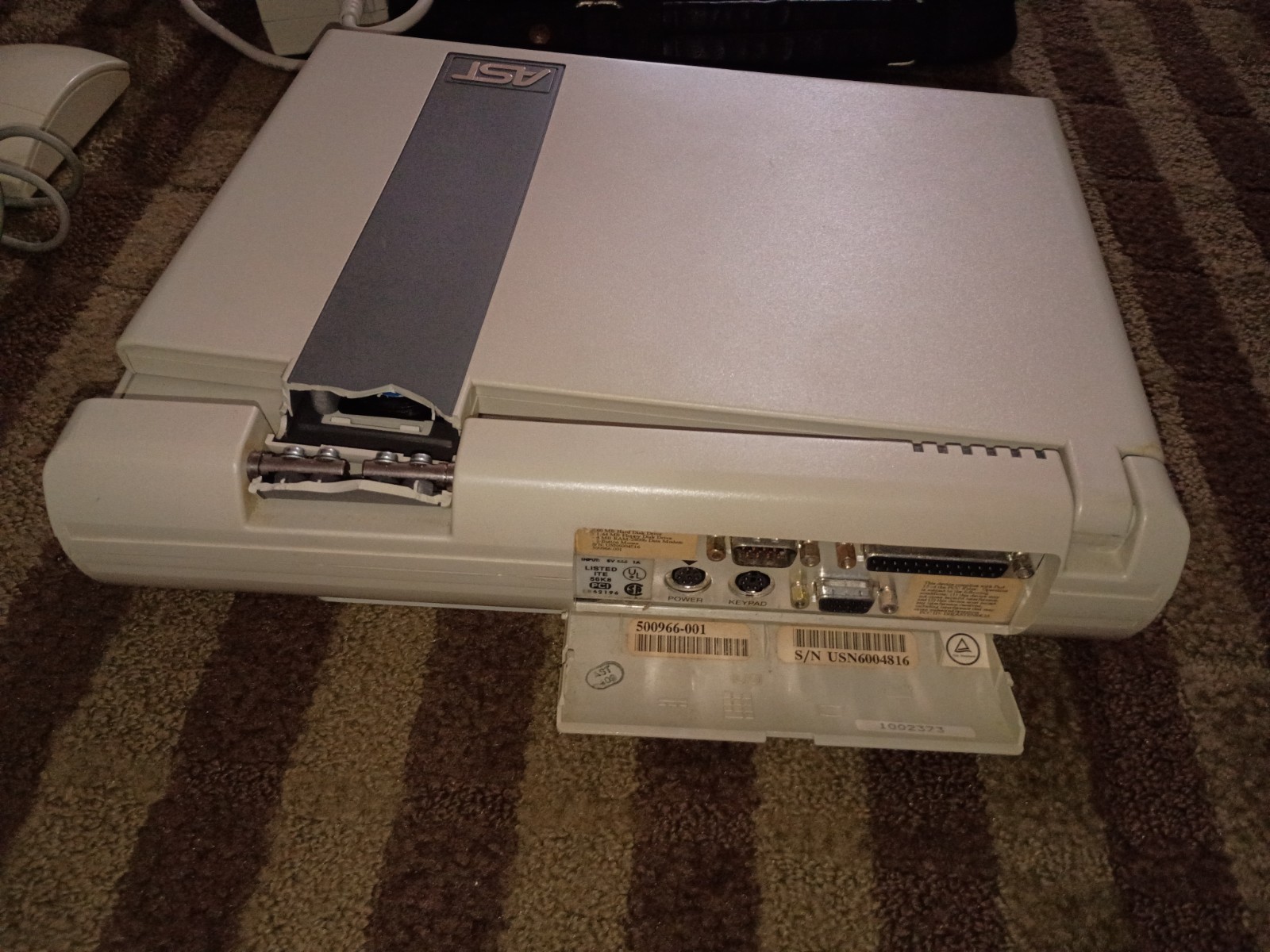 AST Advantage NB-SX25 Vintage Laptop Computer w/ Mouse, Adapter & Bag( UNTESTED)