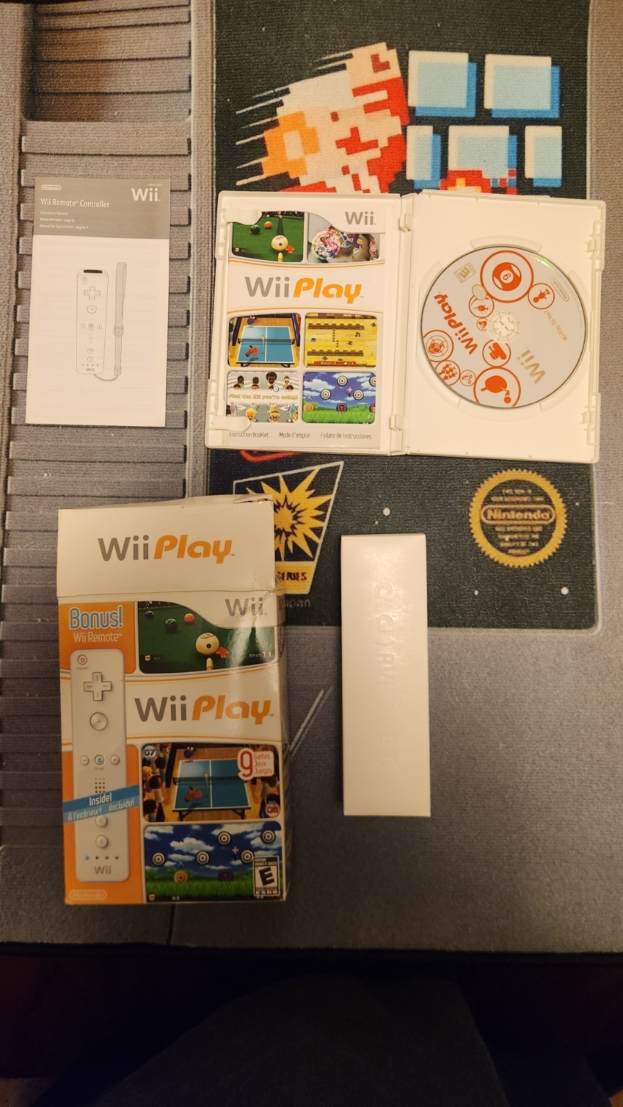 Nintendo Wii Play (2007) Bundle w/ Wii Remote, Manual, Case, Silicone Jacket