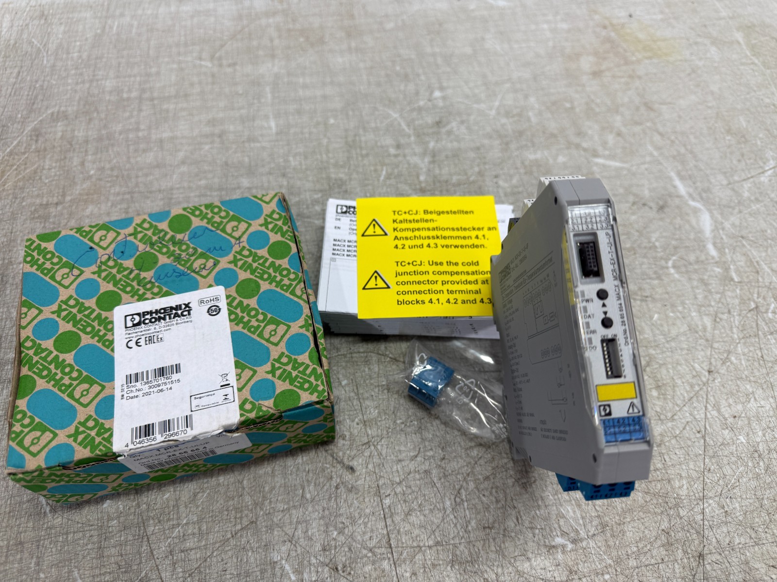 Phoenix Contact 2865654 MACX MCR-EX-T-UI-UP Programmable Temperature Transducer