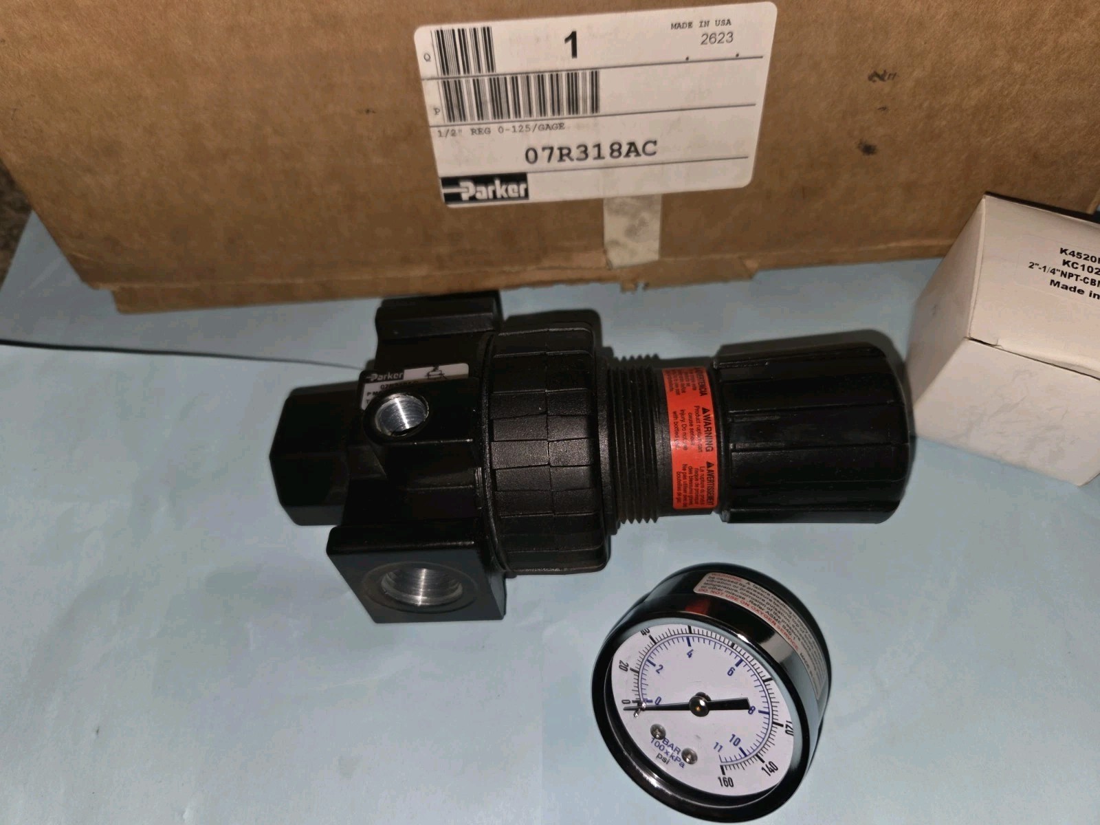 NEW GENUINE PARKER 07R318AC 1/2" AIR REGULATOR 0-125 WITH GAGE, MADE IN USA