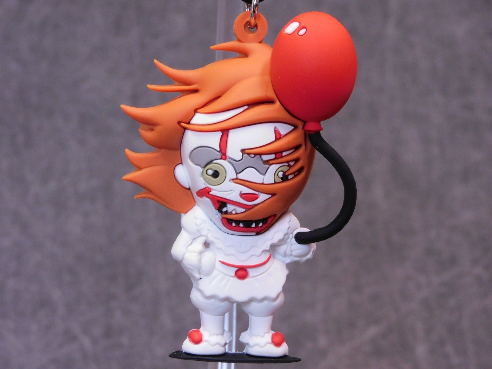 IT NEW * Pennywise Clip - Chase * Blind Bag Series 9 WB Horror Key Chain