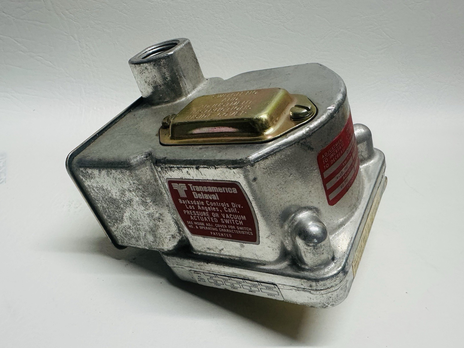 NEW Barksdale D1T-H18 Pressure Switch