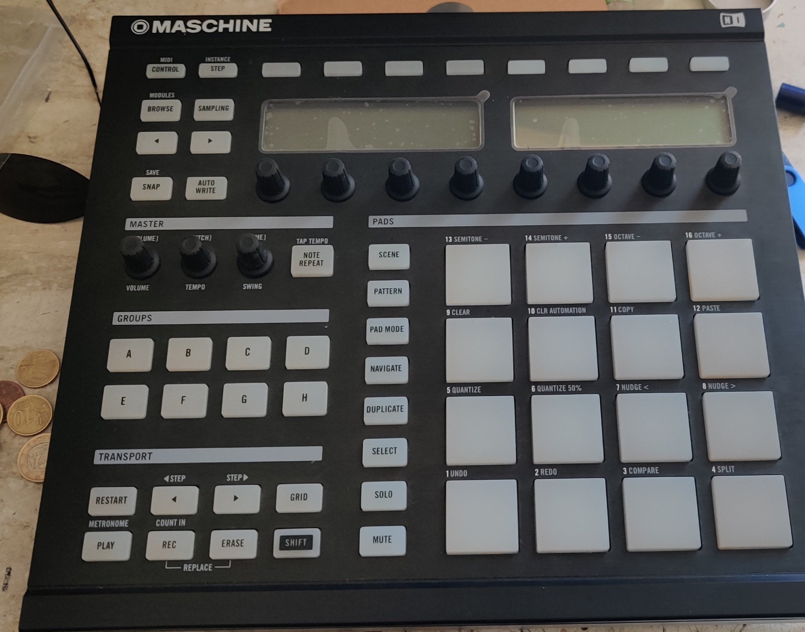 Maschine Native Instruments with STAND and Bag