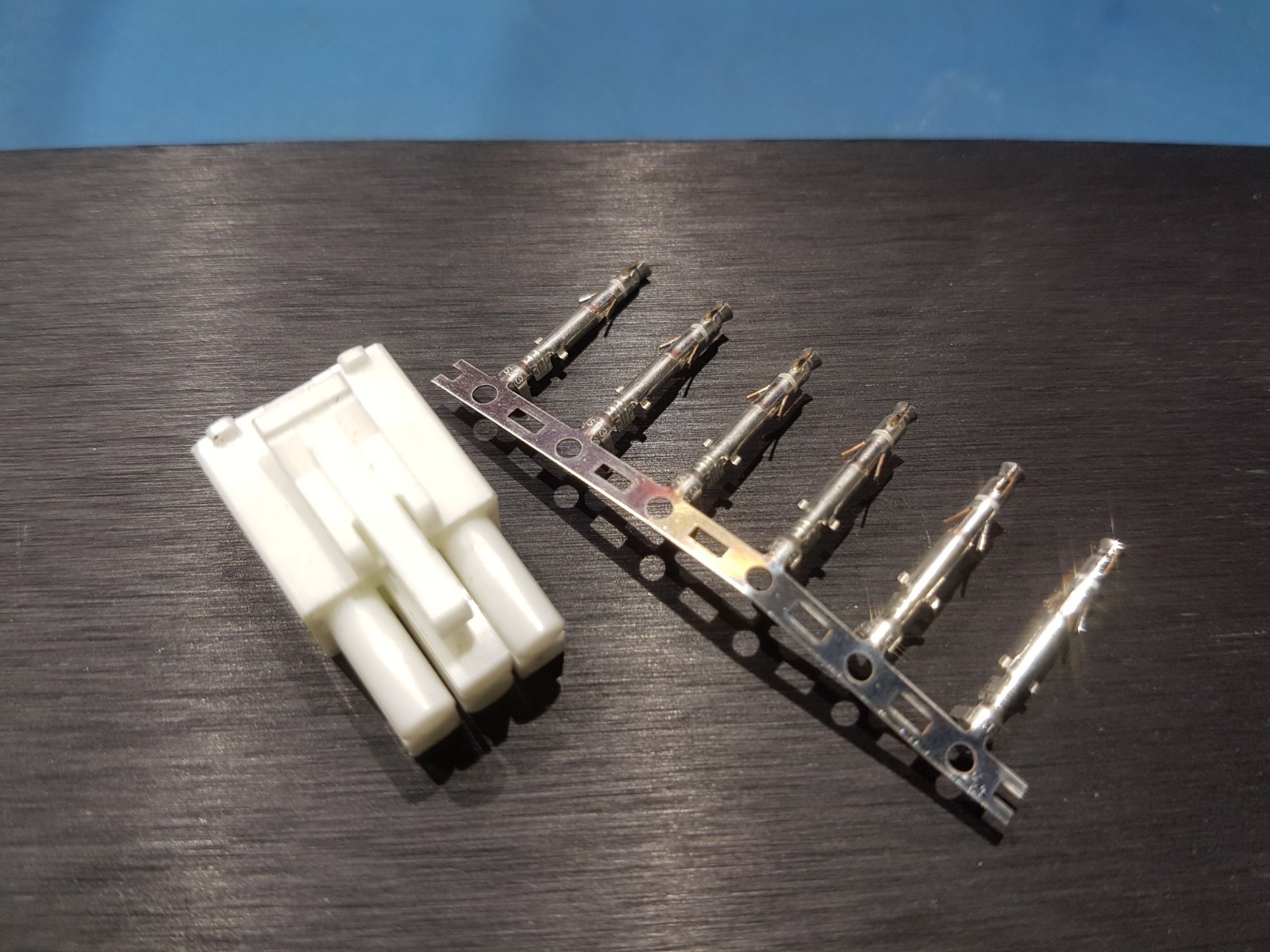 Accessory Plug and Pin Kit for radios TS480