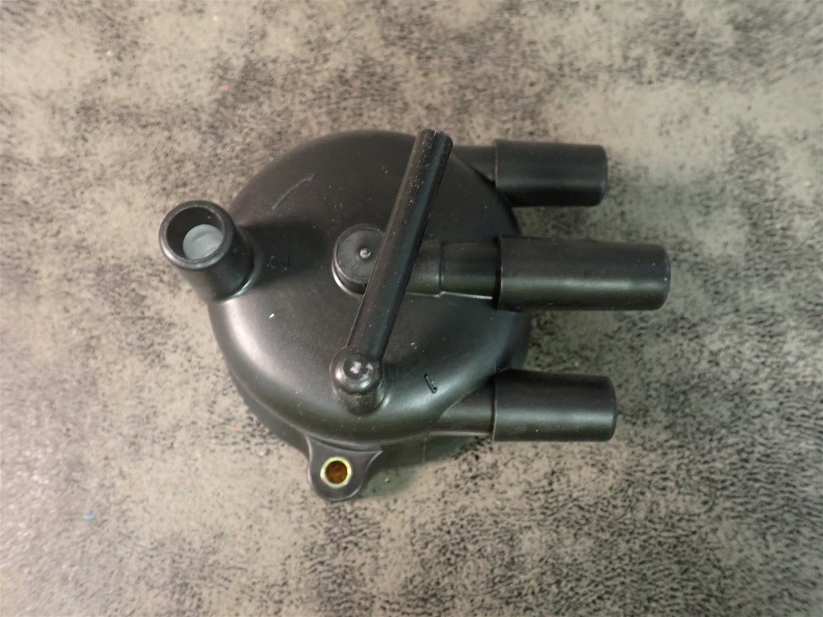 NEW WVE 5D1099 Distributor Cap (SS47)