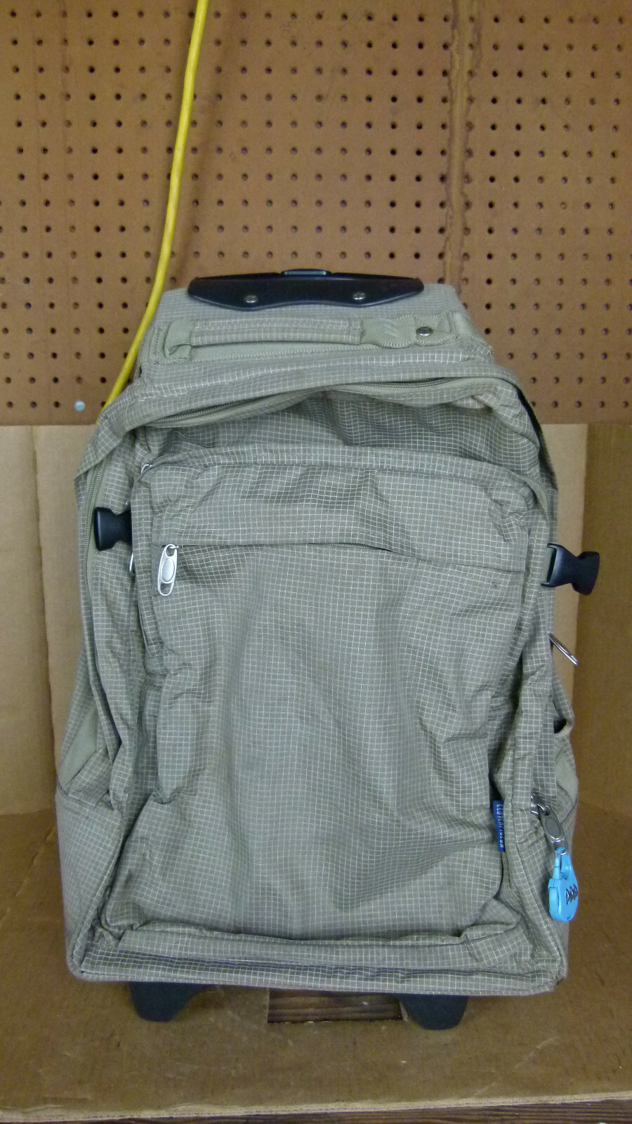 Clover Pigeon Wheeled Commuter Travel Duffel Retractable Handle Bag