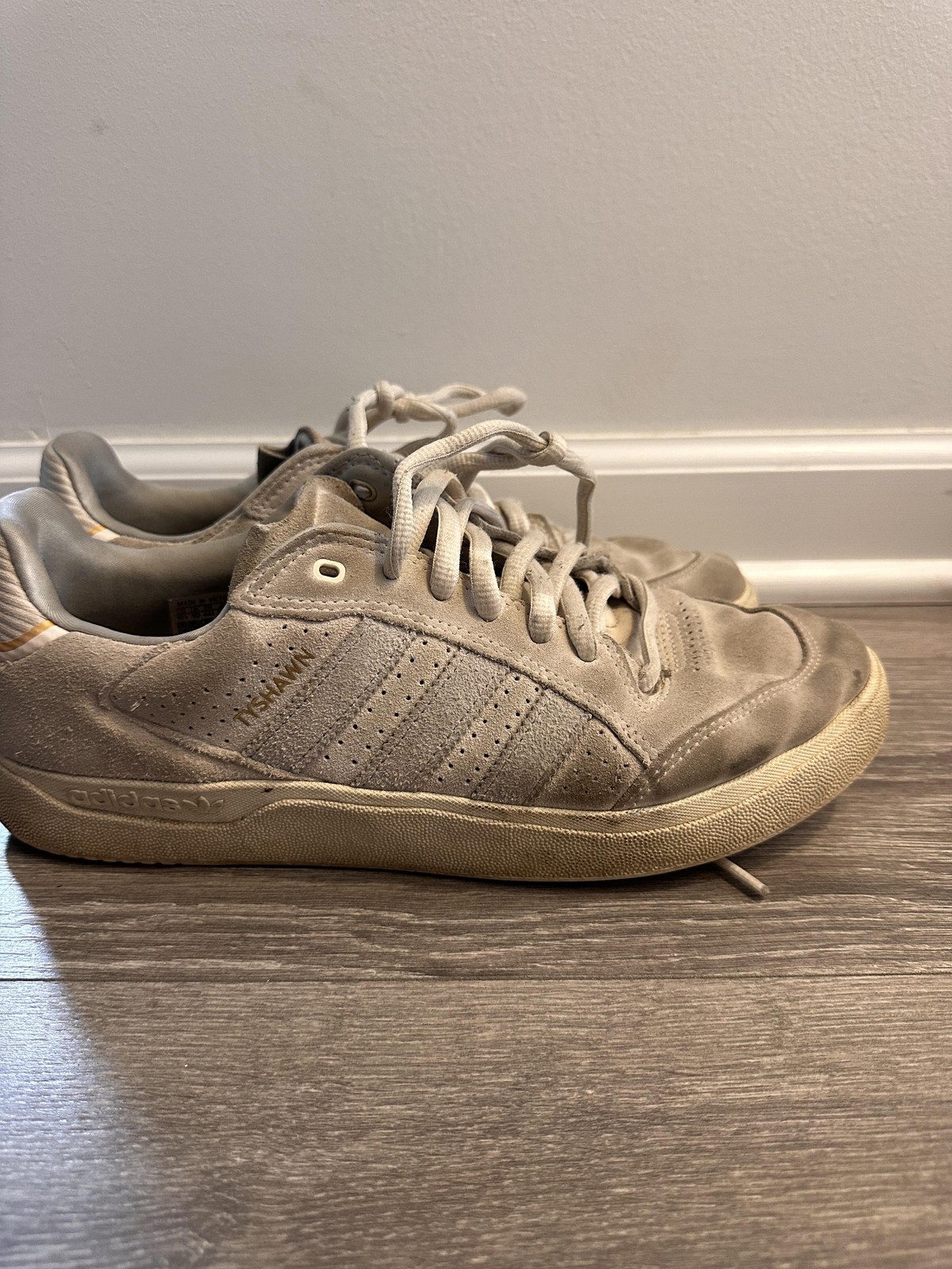 Adidas Tyshawn Skateboarding Shoes Tan Suede Low Top Skate Sneakers Casual 10.5