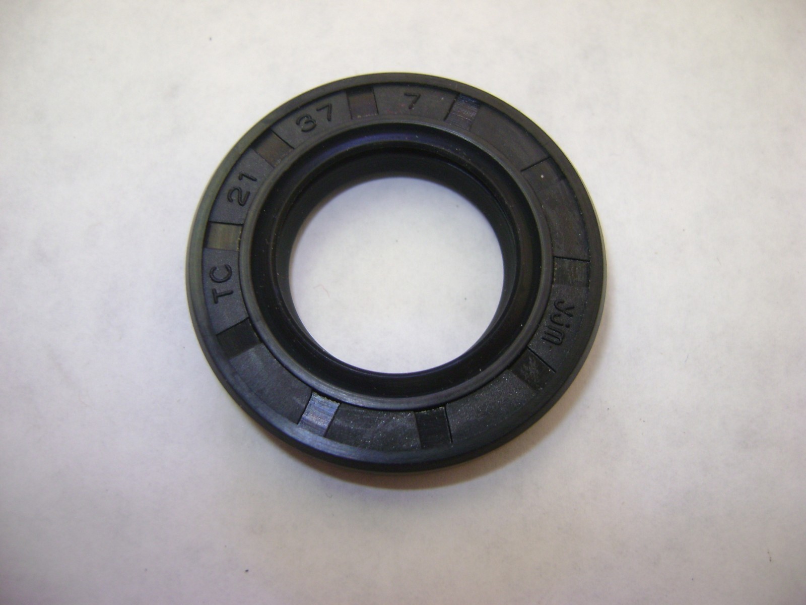 TC 21-37-7 21X37X7 METRIC OIL / DUST SEAL