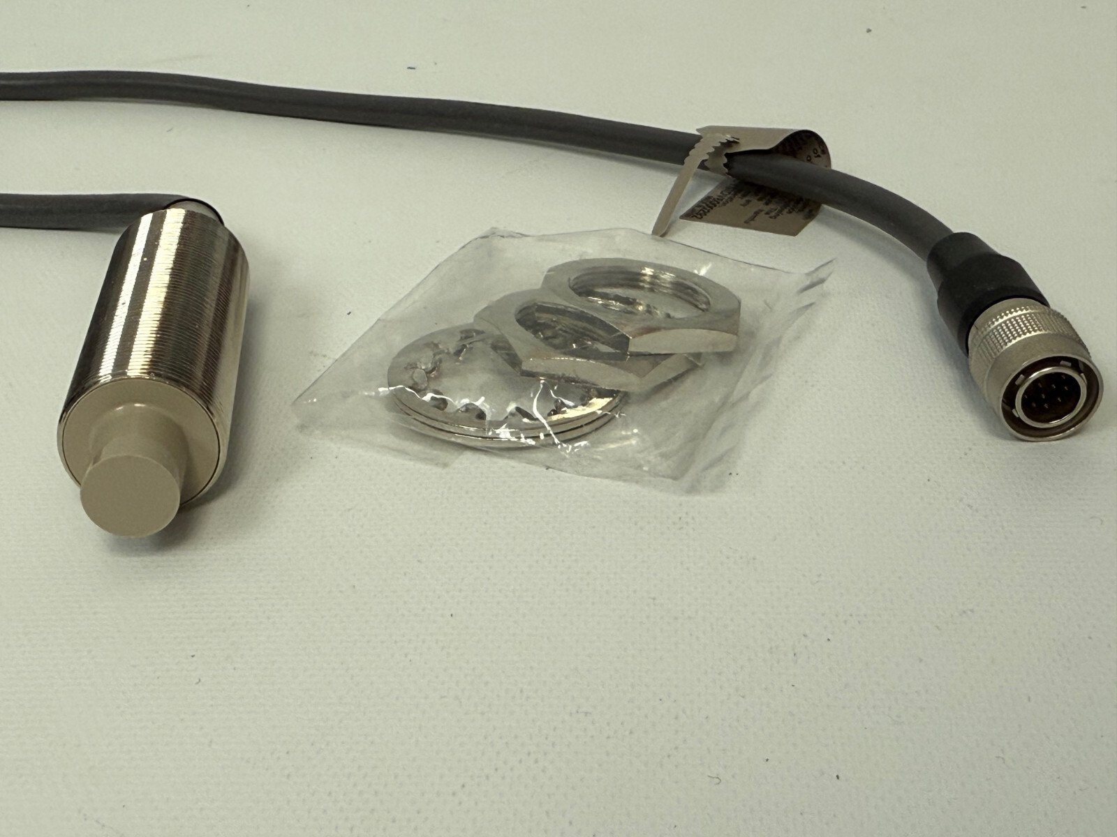 OMRON V600-H52 ID READ/WRITE HEAD WITH 10M CABLE NEW OPEN BOX