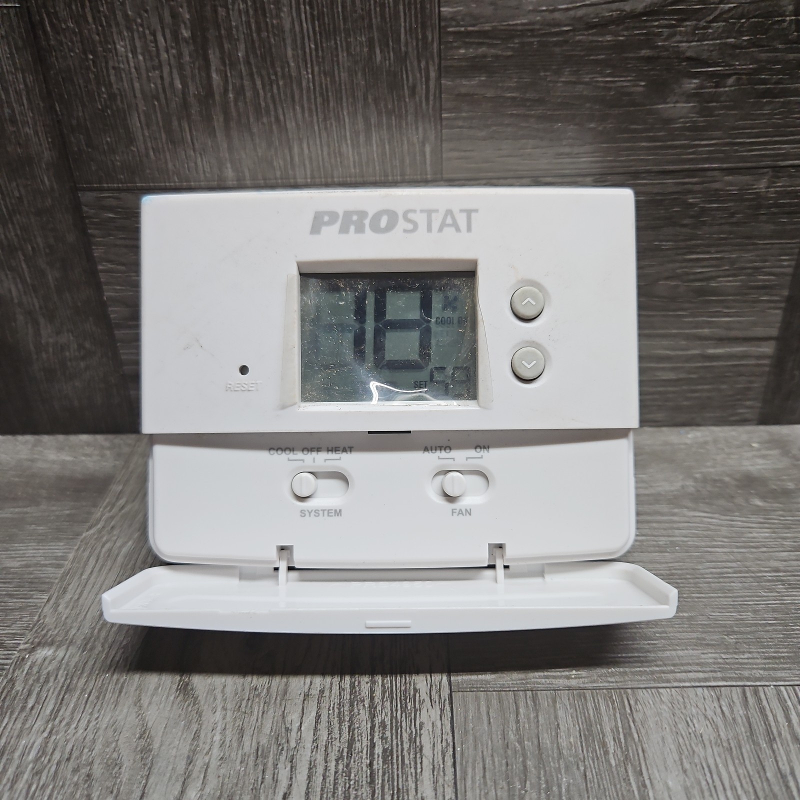 PROSTAT PSP3110 Non-Programmable Digital Thermostat 1H/1C 24V Wall Mount