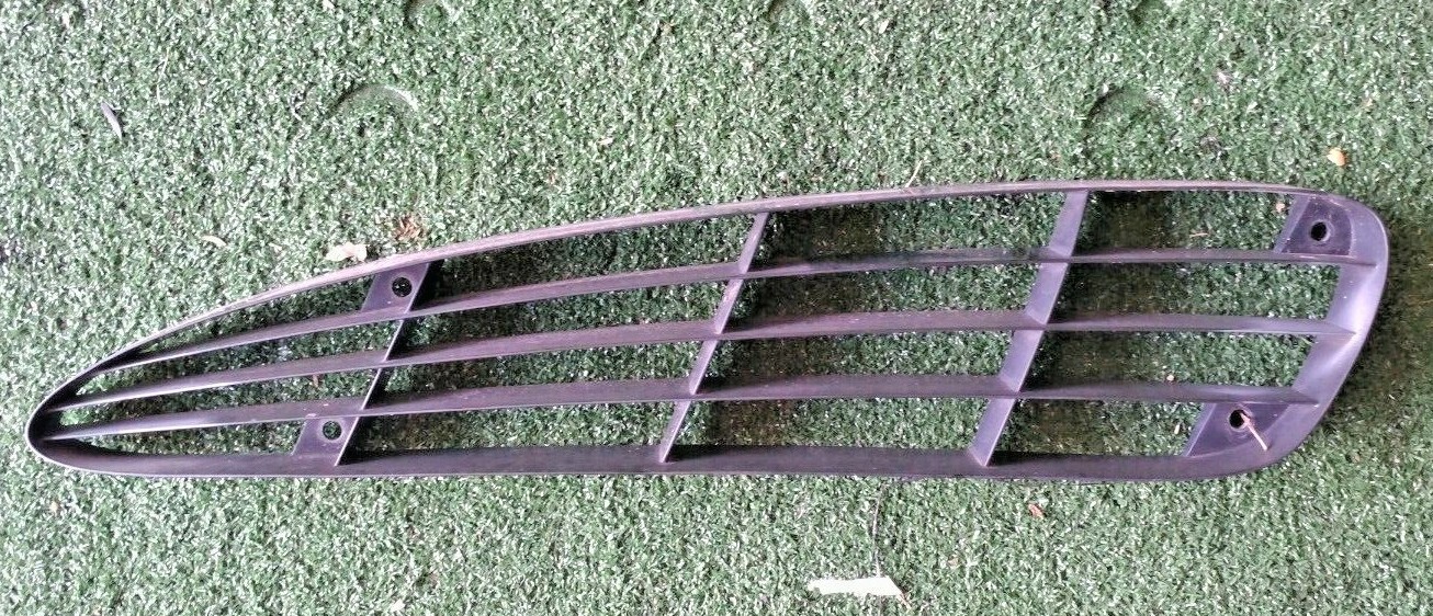 International 4300 Durastar SIDE HOOD GRILL VENT 3550839C3