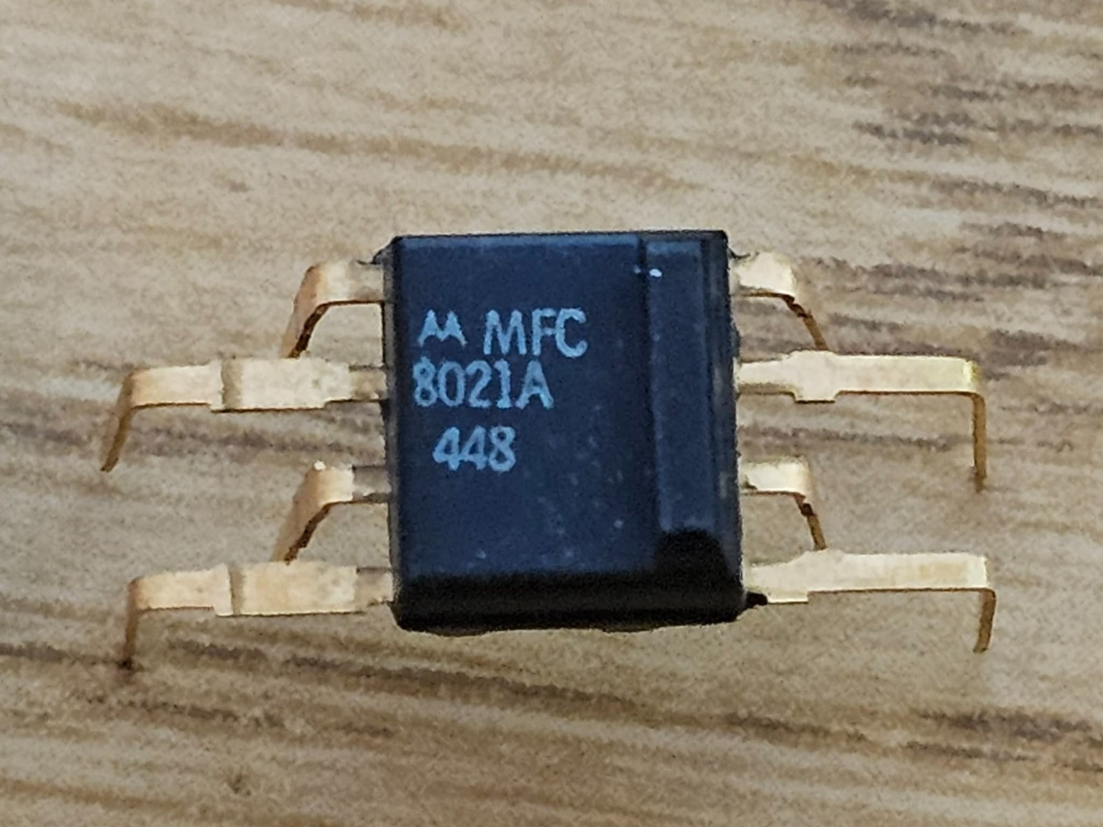 Vintage Motorola MFC8021A Ceramic Gold Monolithic Audio Frequency Driver IC NOS