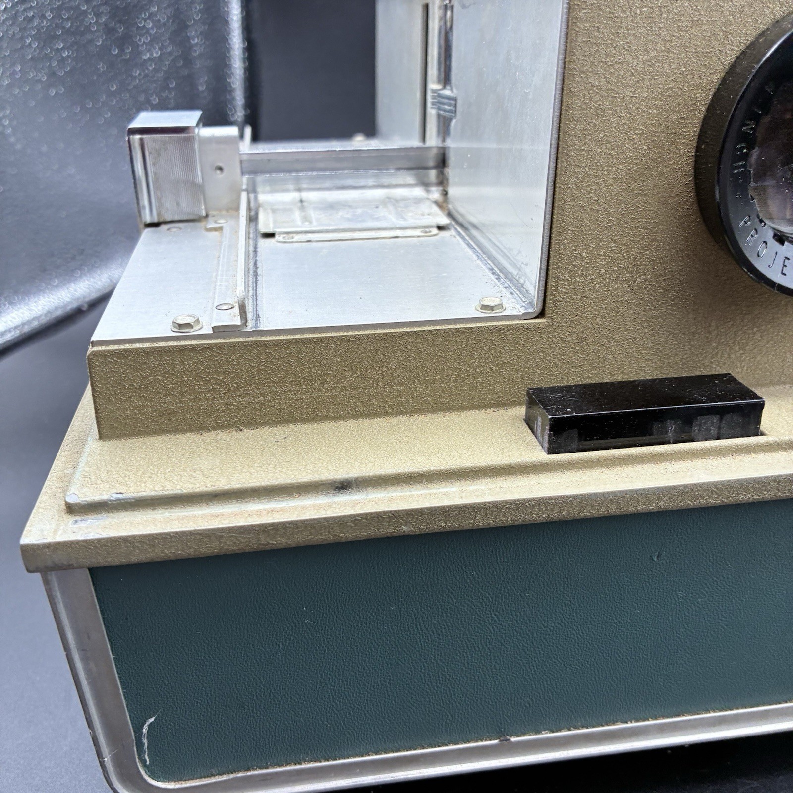 Argus 500 Automatic Slide Projector w/case Vintage Untested No CORD PARTS/REPAIR