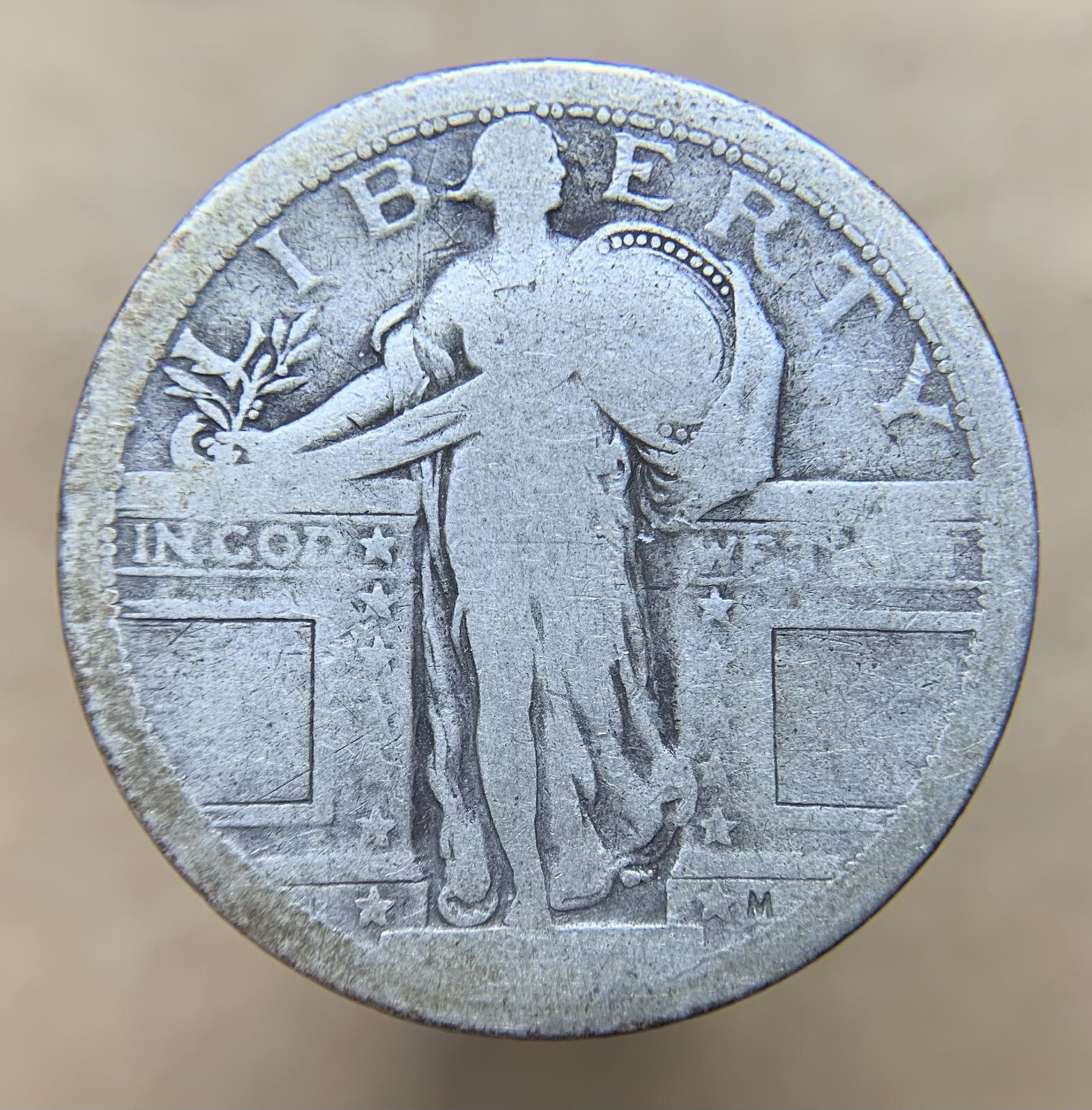 Worn Date 1917 Type 1 Standing Liberty Quarter Dollar (B1011)