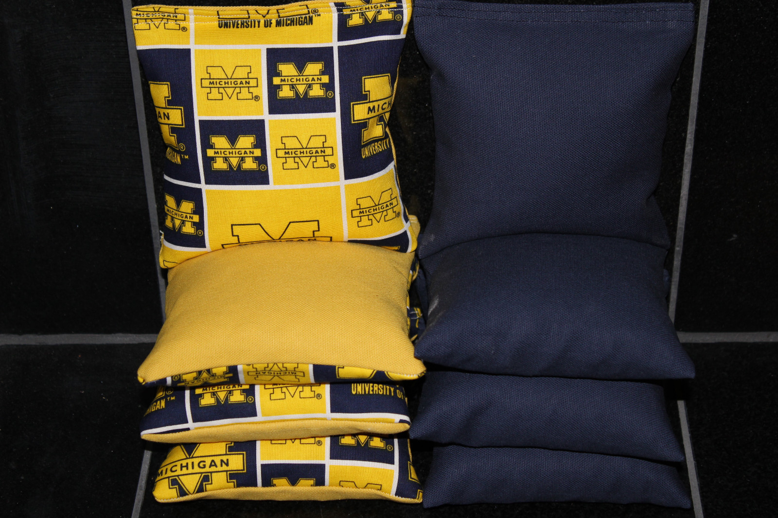 UNIVERSITY OF MICHIGAN Wolverines 8 CORNHOLE BEAN BAGS GAME BAGGO TOSS HANDMADE
