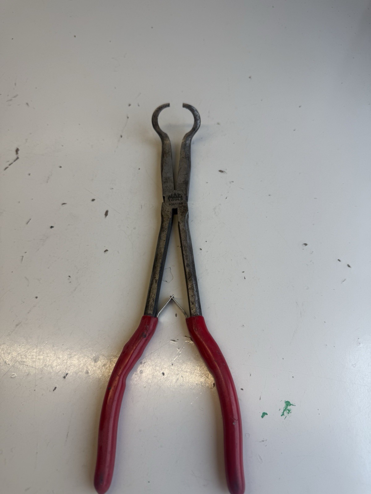 Mac Tools P301788  Gripping - Large 11” Long Reach Grippers With Spring Open USA