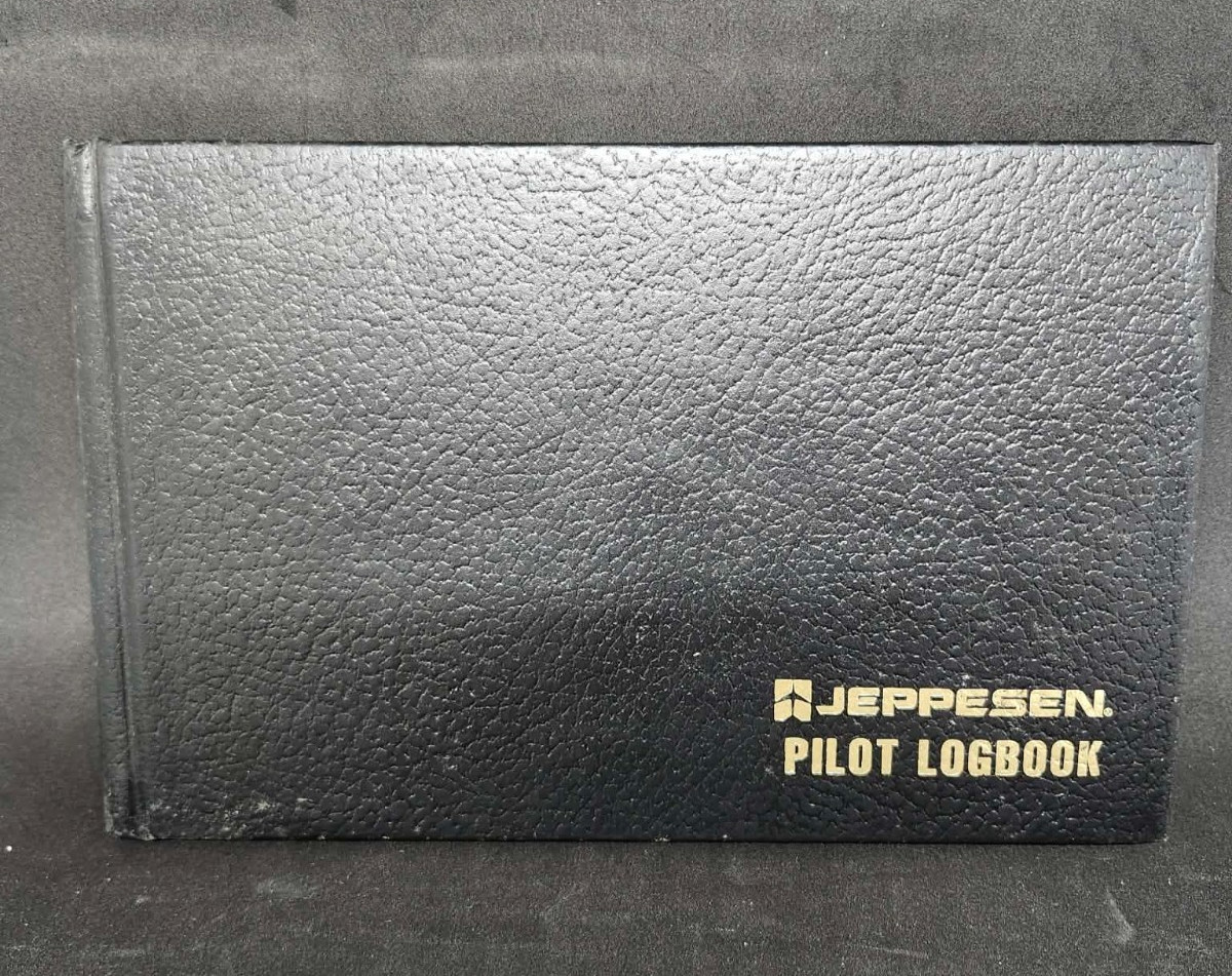Jeppesen - Standard Pilot Logbook | 10001315 READ 5 Entry