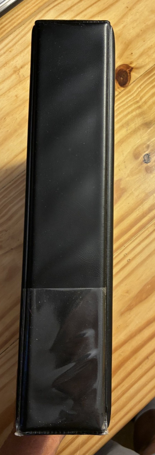 One USED BCW 2 Binder with D-rings for Currency