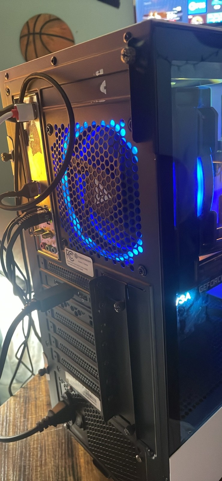 Cyber power white gaming pc