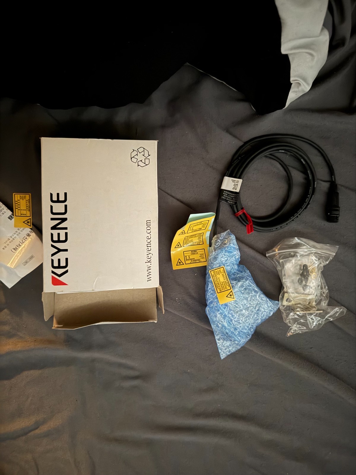 Keyence BL-1300 Laser Barcode Reader Scanner BL1300 New Open Box