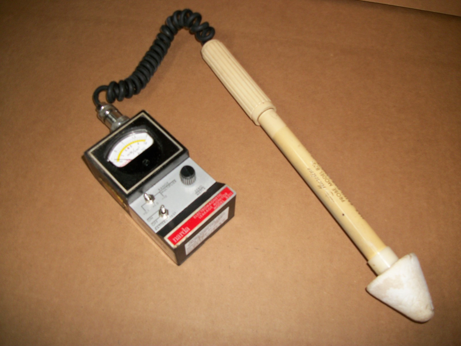 NARDA LEAKAGE MONITOR W/ PROBE MODEL 8211  BEING SOLD AS IS FOR PARTS OR REPAIR