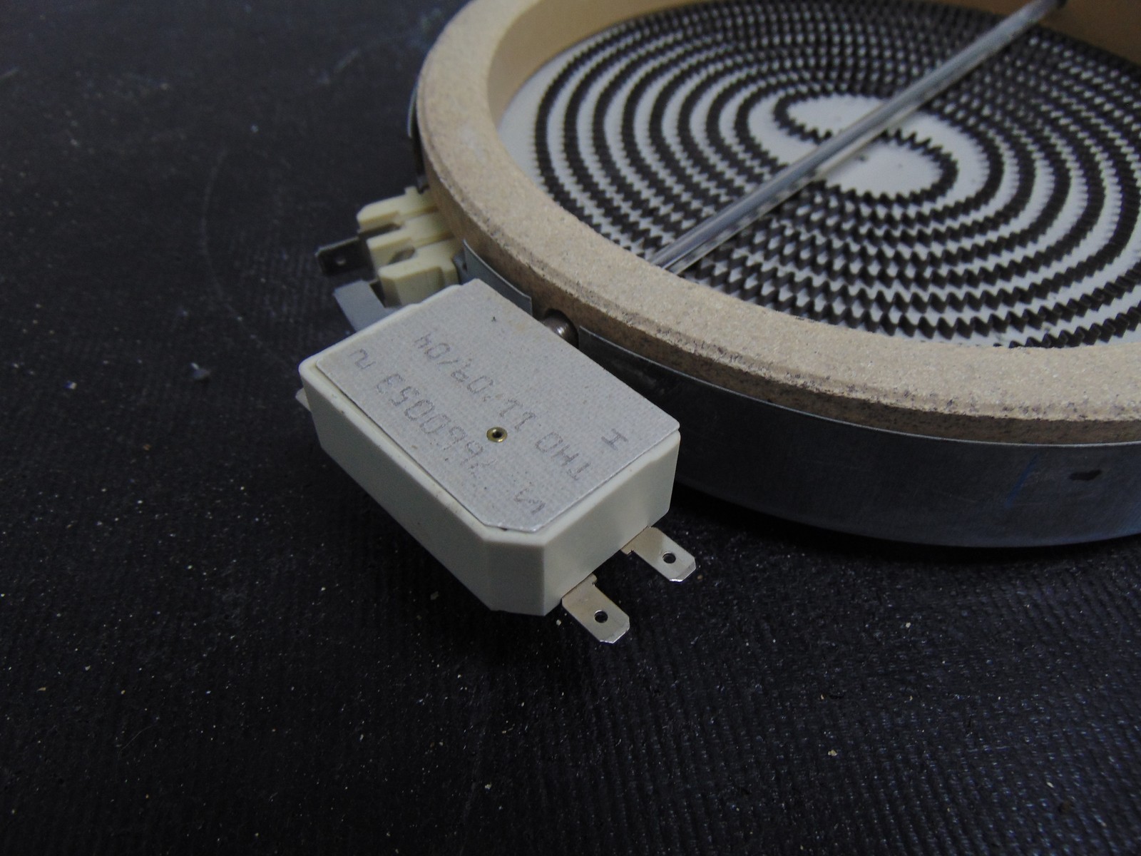GE Range PB920DT1BB Surface Element 191D4162P002