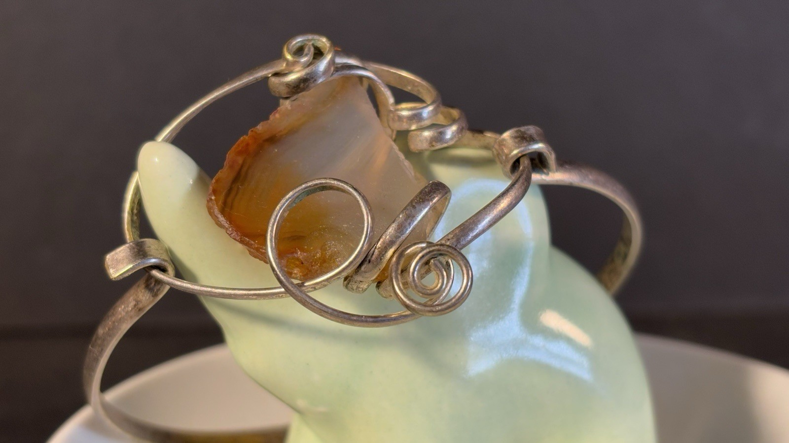 Elegant Handmade Silver-tone Wire Wrapped Agate Bracelet