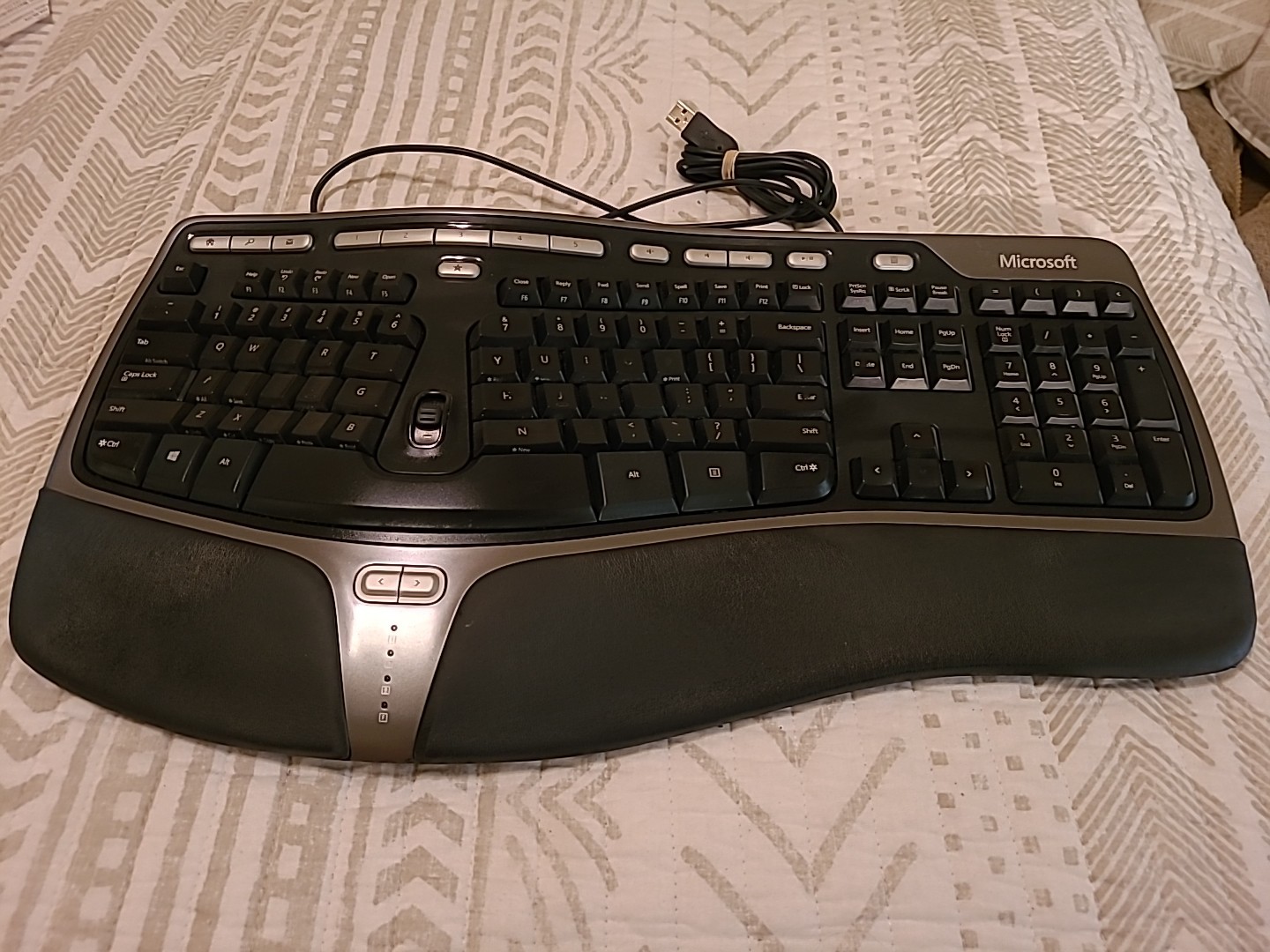 Microsoft Natural Ergonomic Keyboard 4000 v1.0 KU-0462 USB Tested Replacement