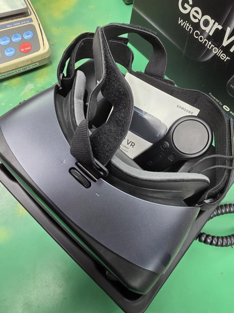 SAMSUNG GEAR VR. COMES WITH CONTROLLER (E13004537)