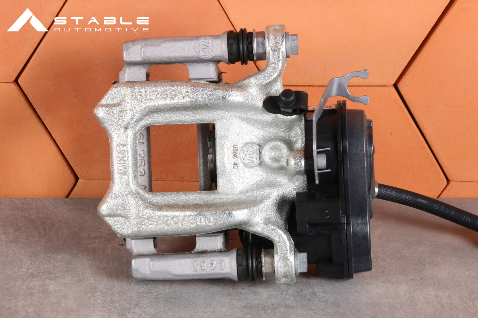 MINI COUNTRYMAN U25 REAR LEFT BRAKE CALIPER 36/20/300 6891065 205 km !!!