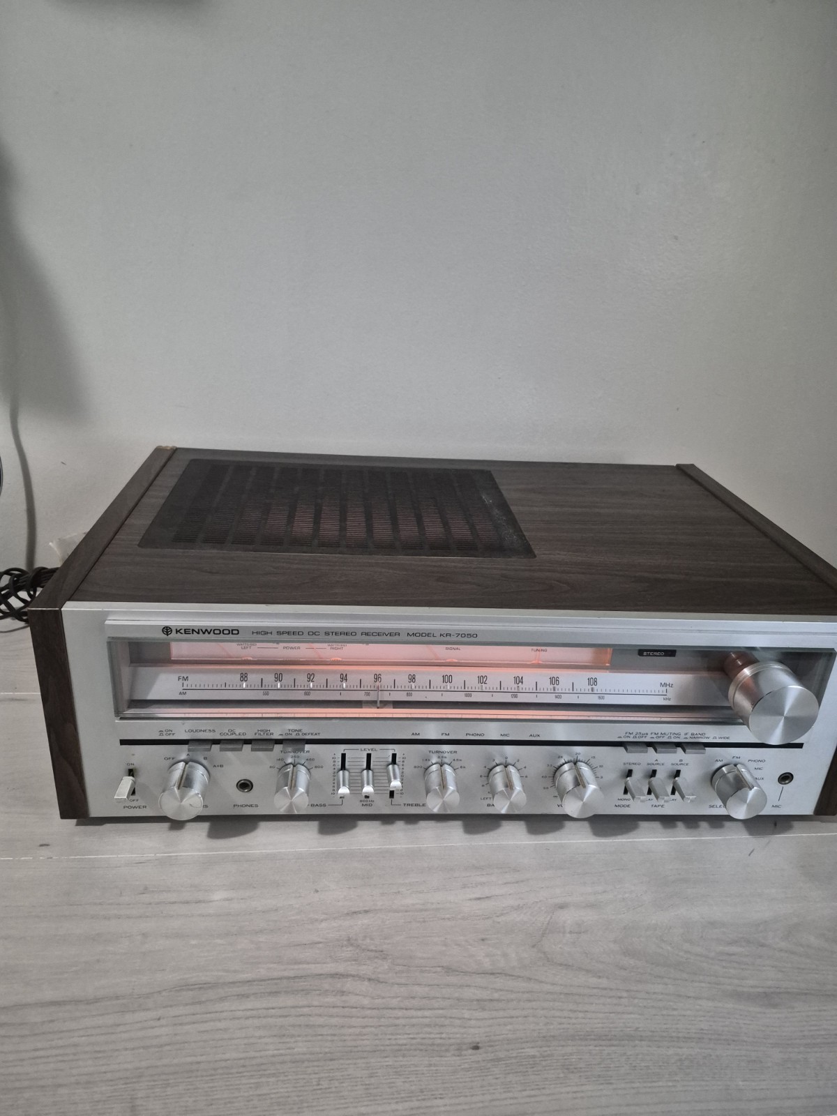 Kenwood KR-7050 Stereo Receiver -  – Excellent Condition