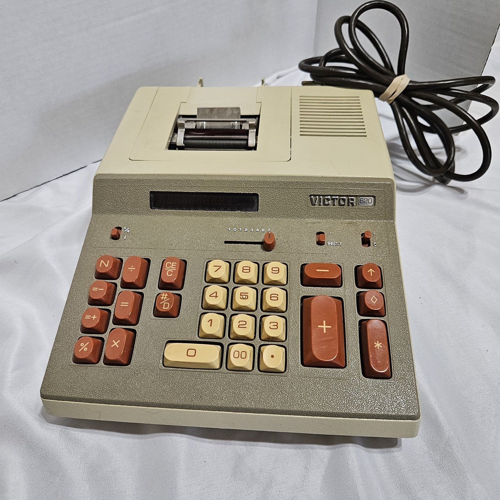 Victor 620 Vintage 1970s Desktop Calculator Counting Machine Adding