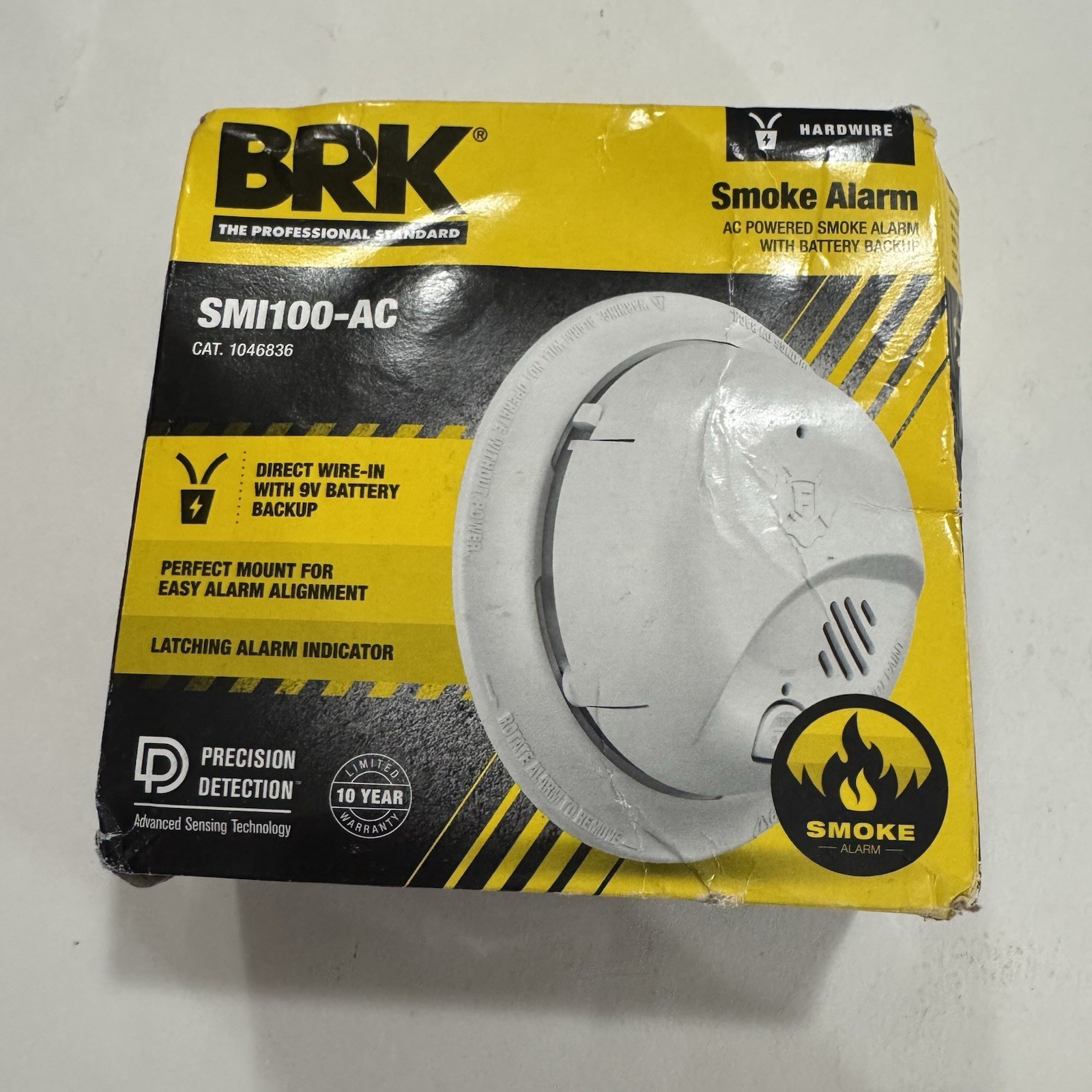 NEW BRK First Alert SMI100-AC Smoke Alarm Direct Wire In With 9V Battery Backup