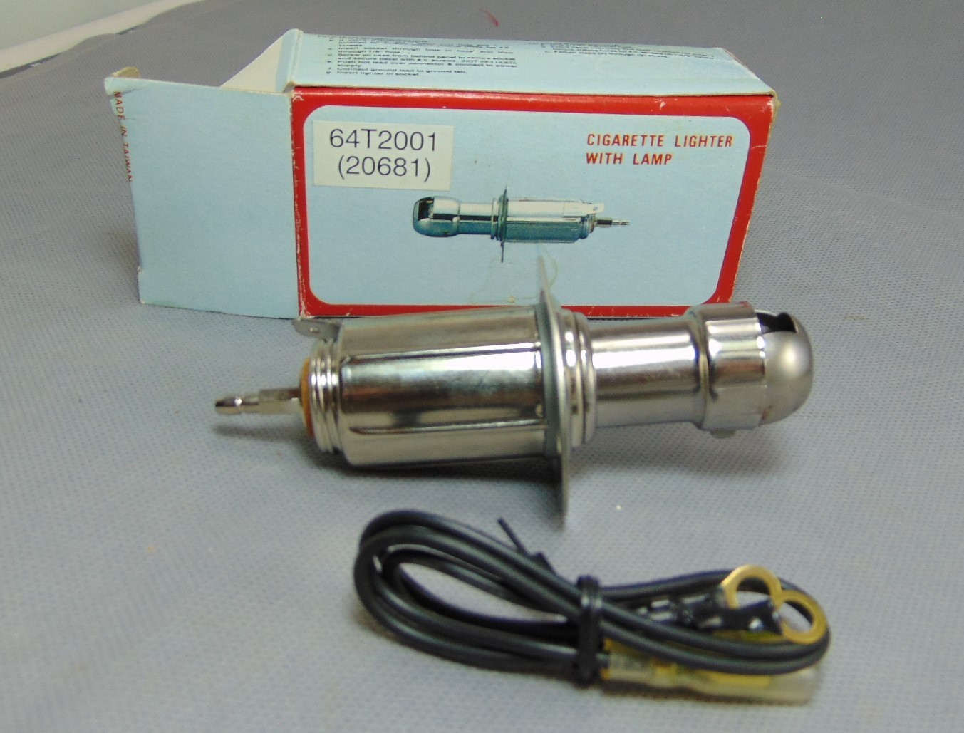 Vintage Auto Lighted Cigatette Lighter --64T2001 (20681) NOS