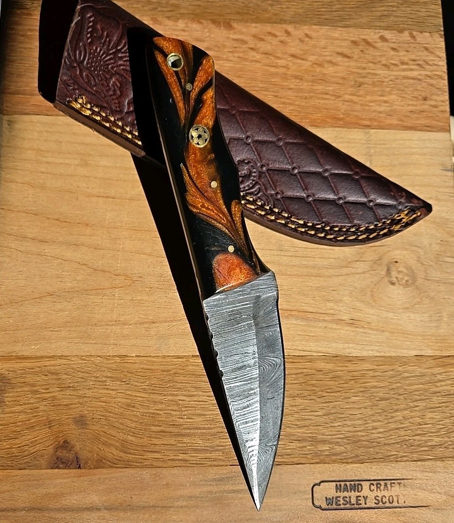 Forged Damascus Steel Handmade Hunting Clip Knife Fixed Blade, Color Full Tang