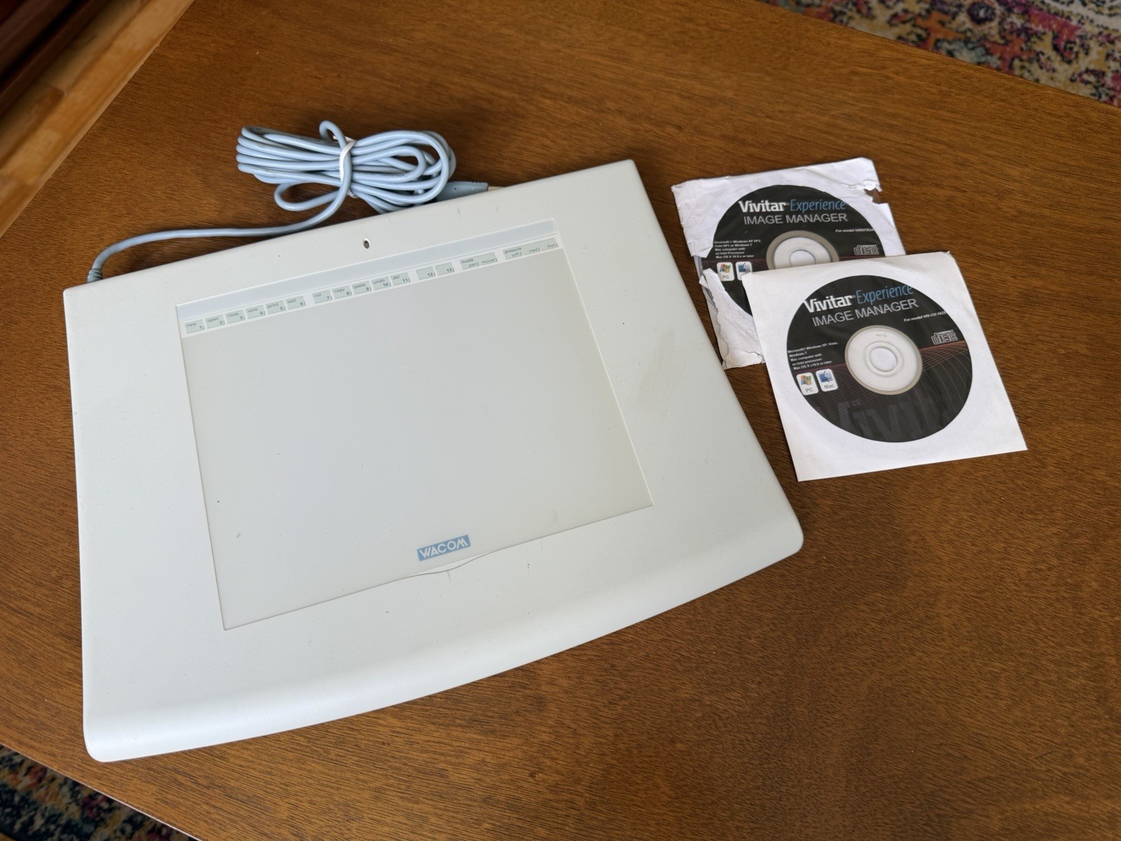 Wacom 8"x6" GD-0608-U Graphics Art Drawing Tablet. No Stylus / Pen (Read)