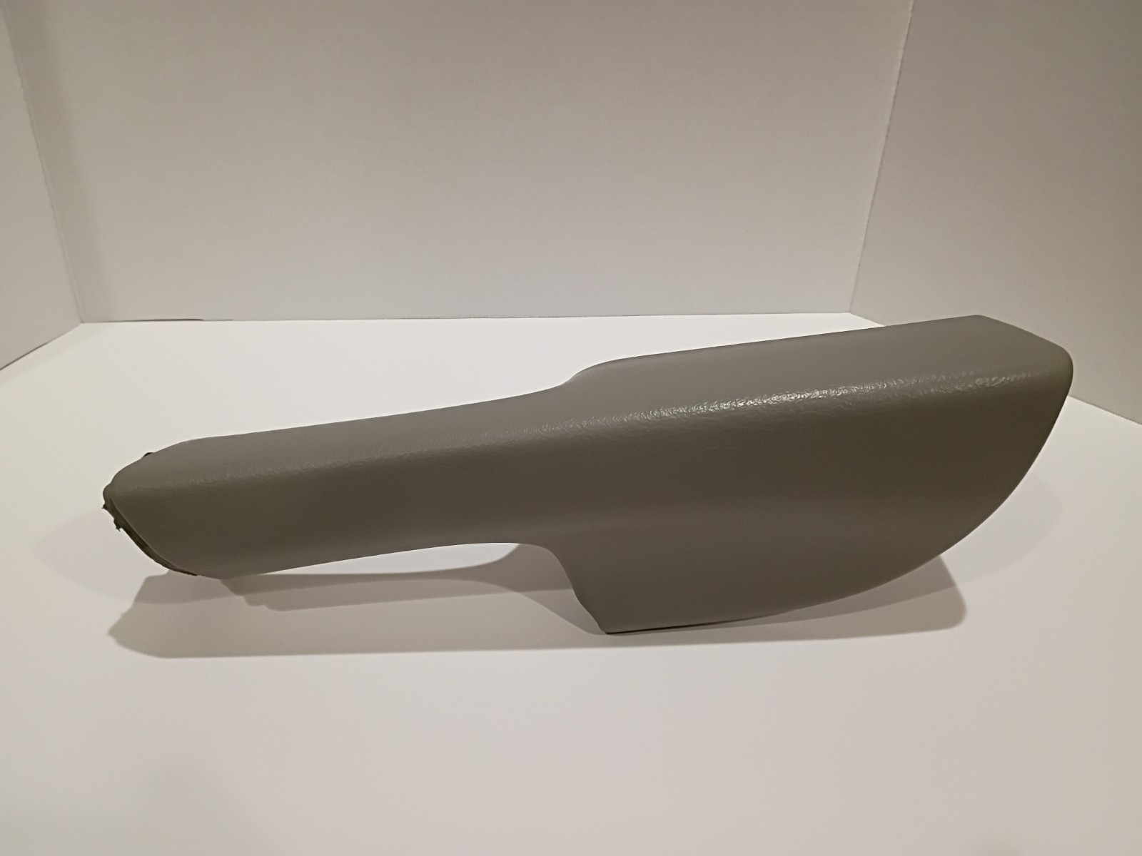 2002-2009 Trailblazer Armrest Door Handle right passenger Chevrolet light gray