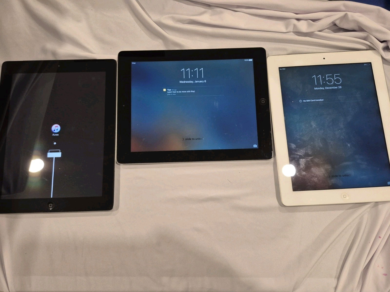 Lot of 3 Apple iPads 3rd Gen- 1x 32 GB, 2x 16GB  (WiFi Only) For Parts