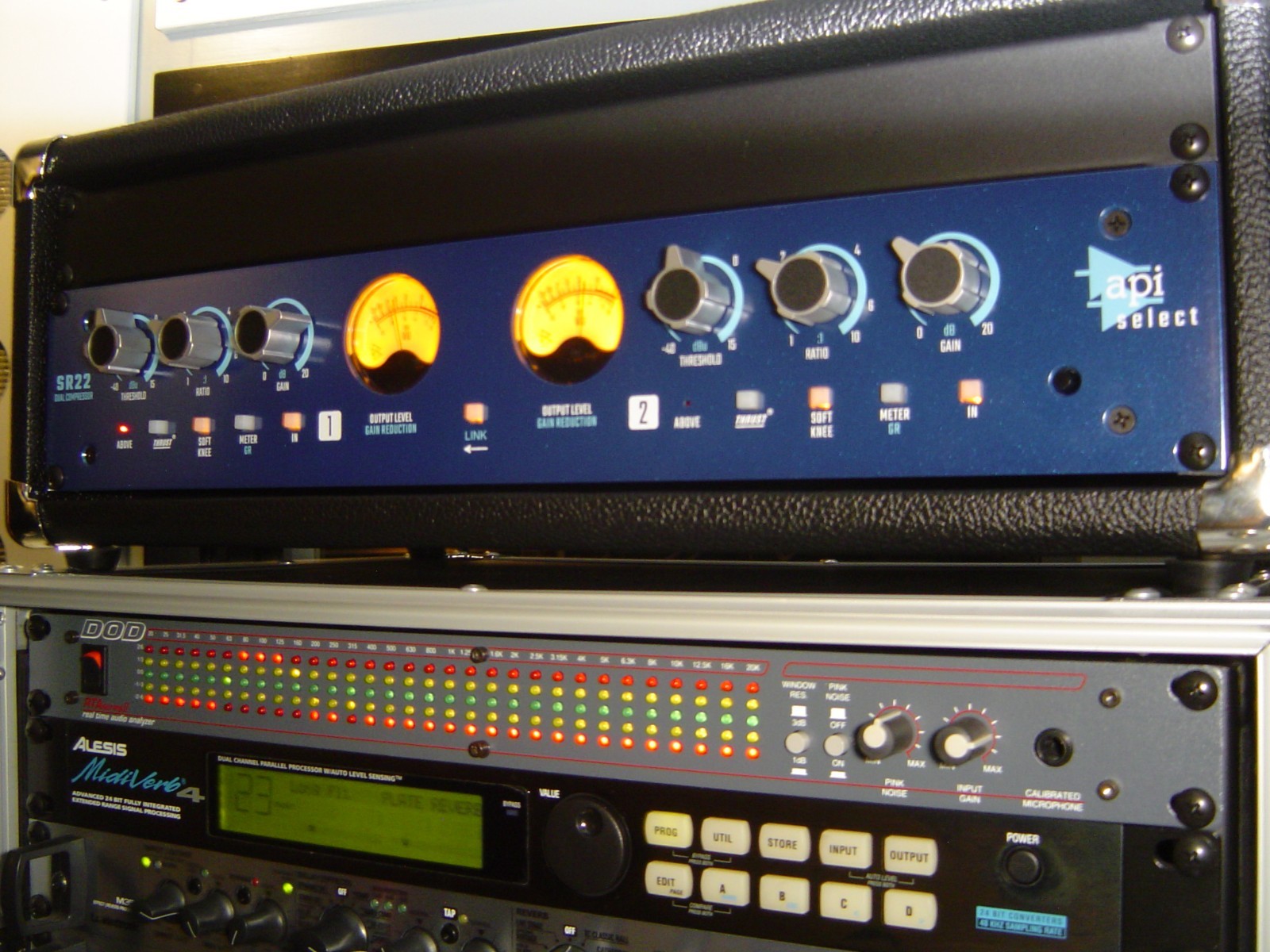 API SR22 Stereo Compressor (2 Channels) Automated Processes Inc. NICE TESTED