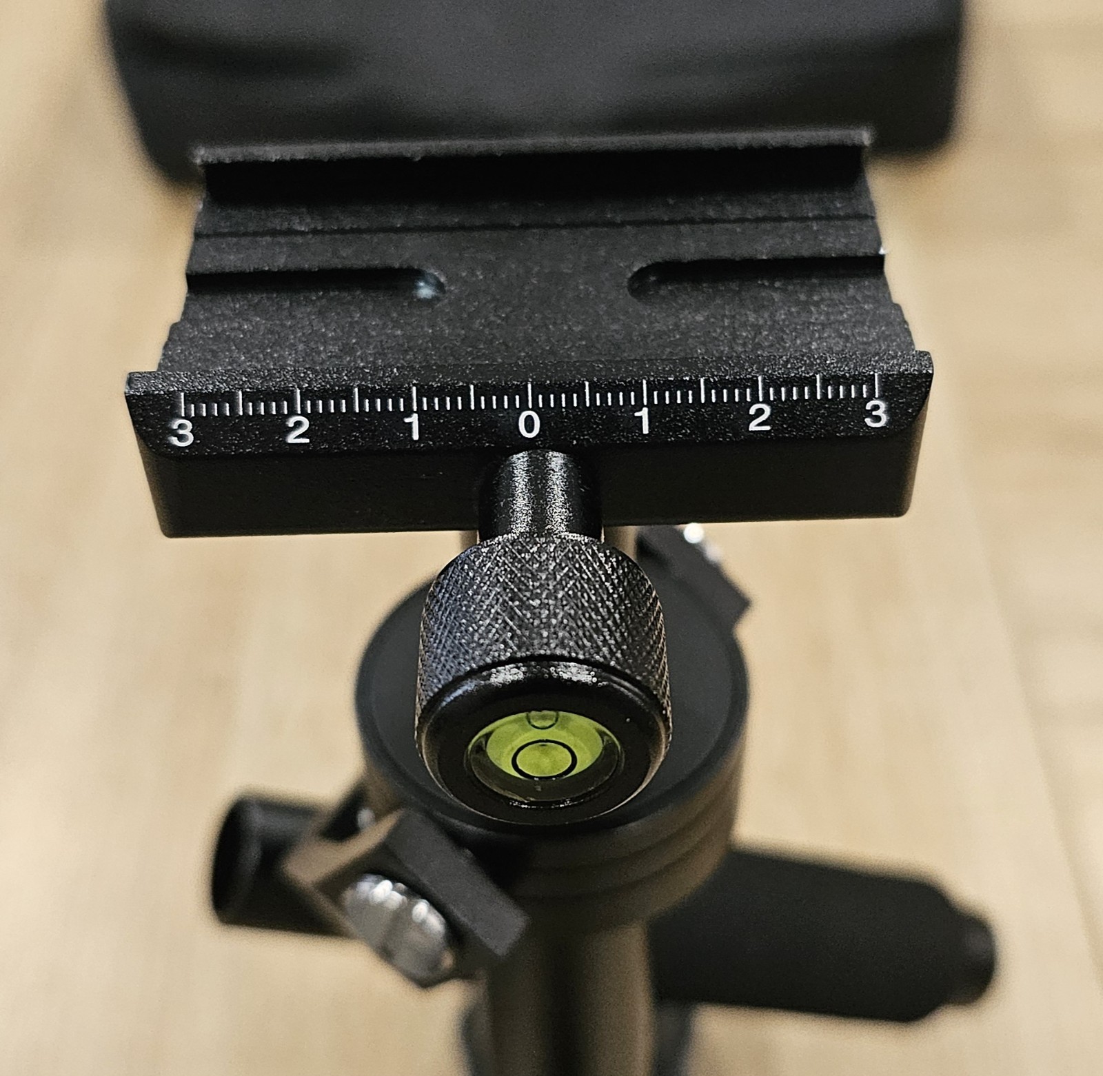 3 Axis Video/DSLR Camera Stabilizer - Adjustable - Counterweight w/ Case