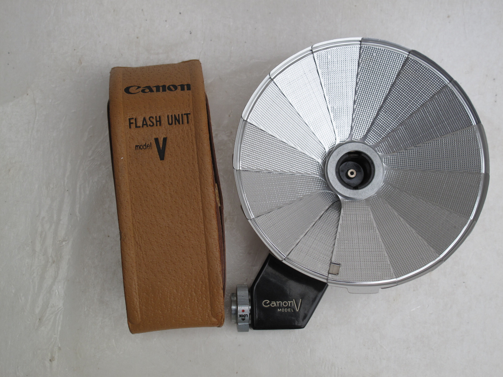 Canon RF rangefinder flash unit model V with case,  NICE , US SELLER "LQQK"