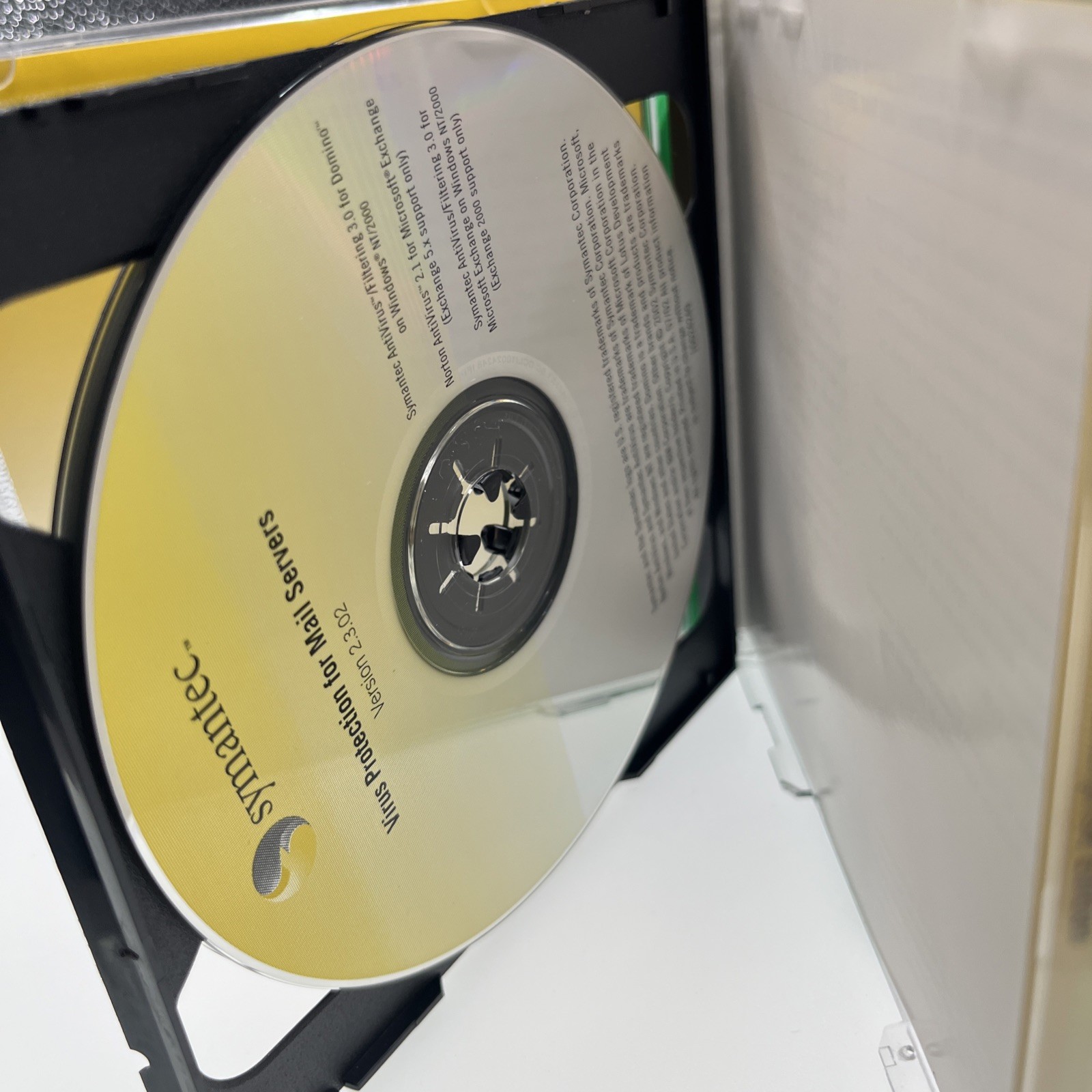 VINTAGE SOFTWARE | Symantec AntiVirus Enterprise Edition Version 8.1 (2 CD'S)