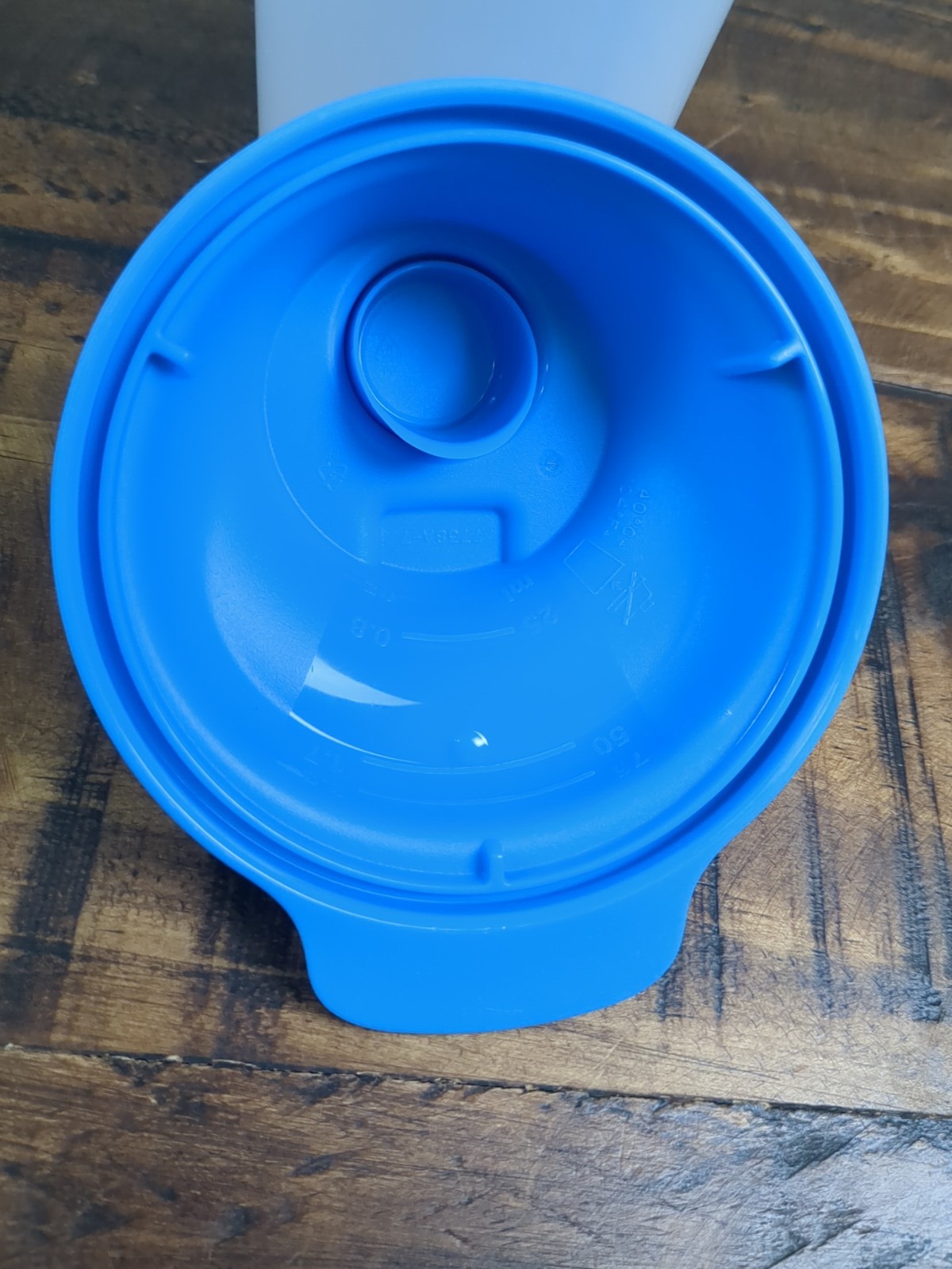 Tupperware 15 Oz. Shaker