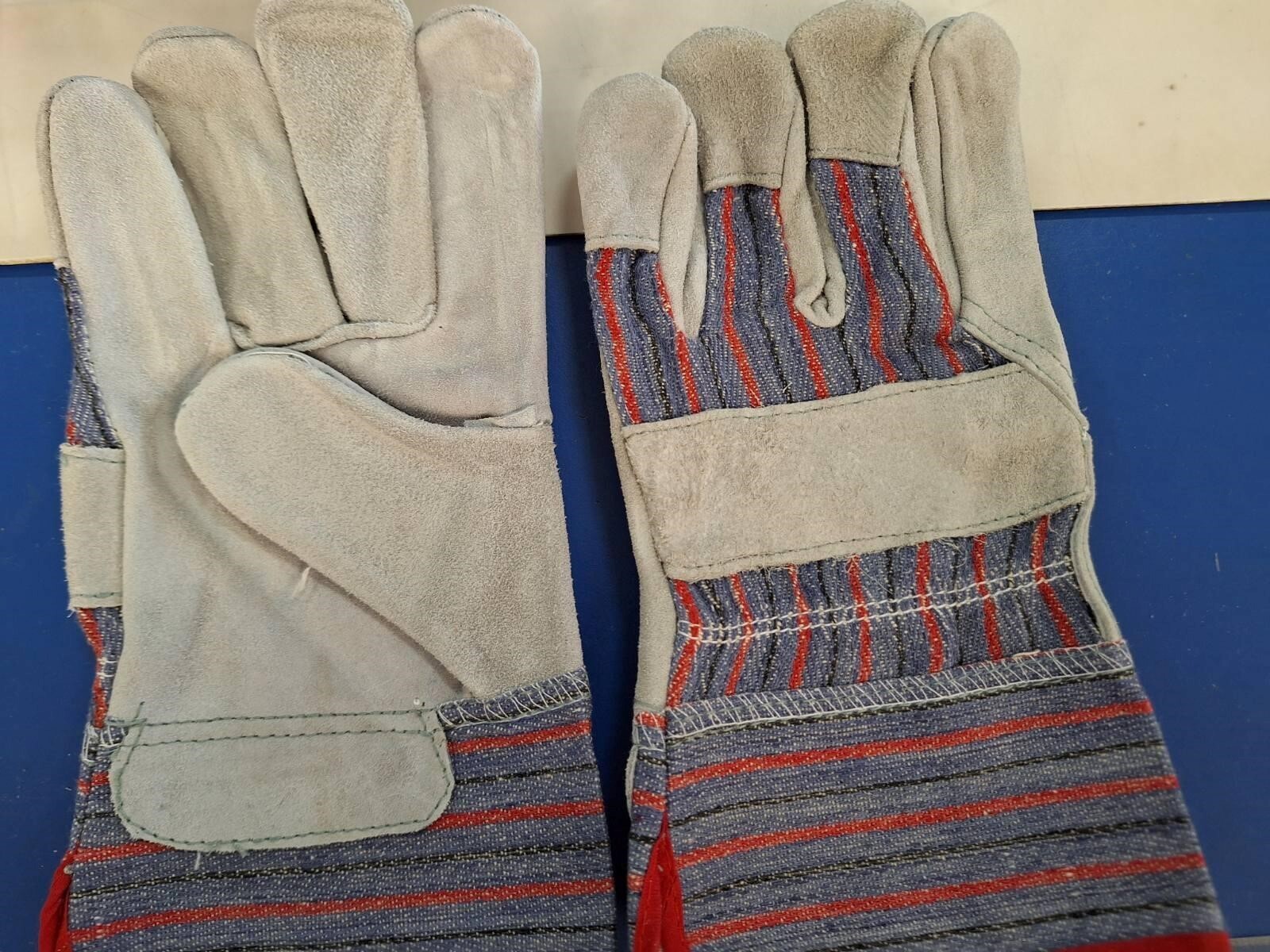 West Chester SIZE L- 500SC  Work Gloves 1 PR - Cut Resistant Farm Build-8.75"L