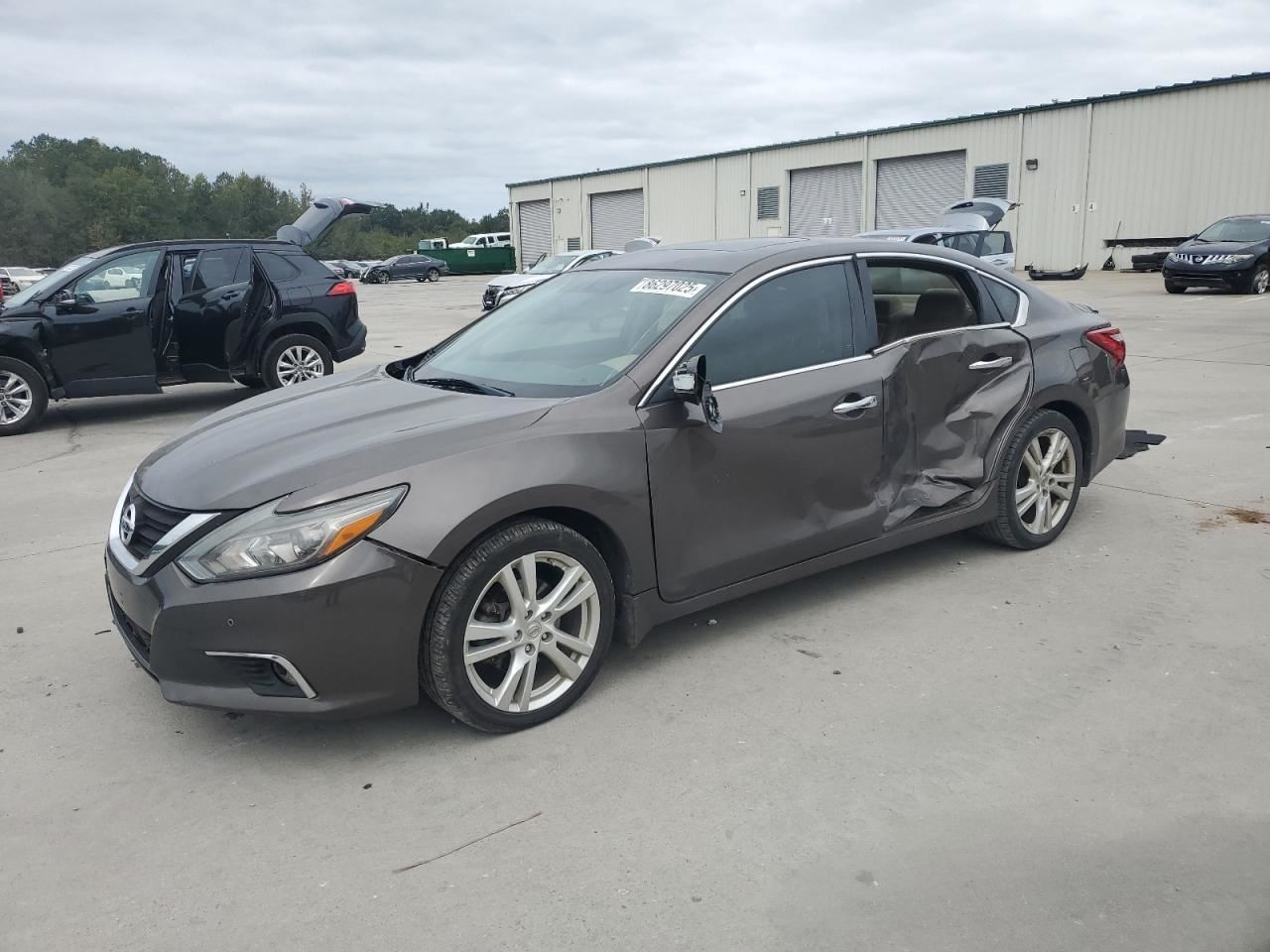 ALTIMA    2017 Glove Box 4910237