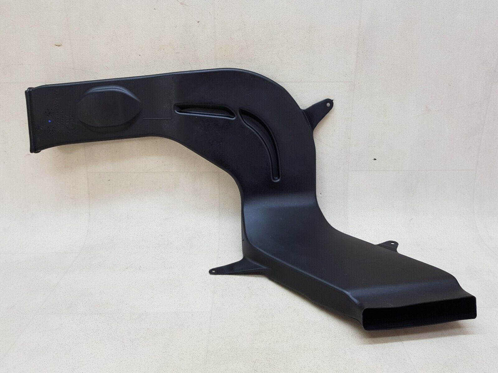 BMW M5 F10 11-16 FRONT PASSENGER LEFT NEARSIDE AIR DUCT 9113013