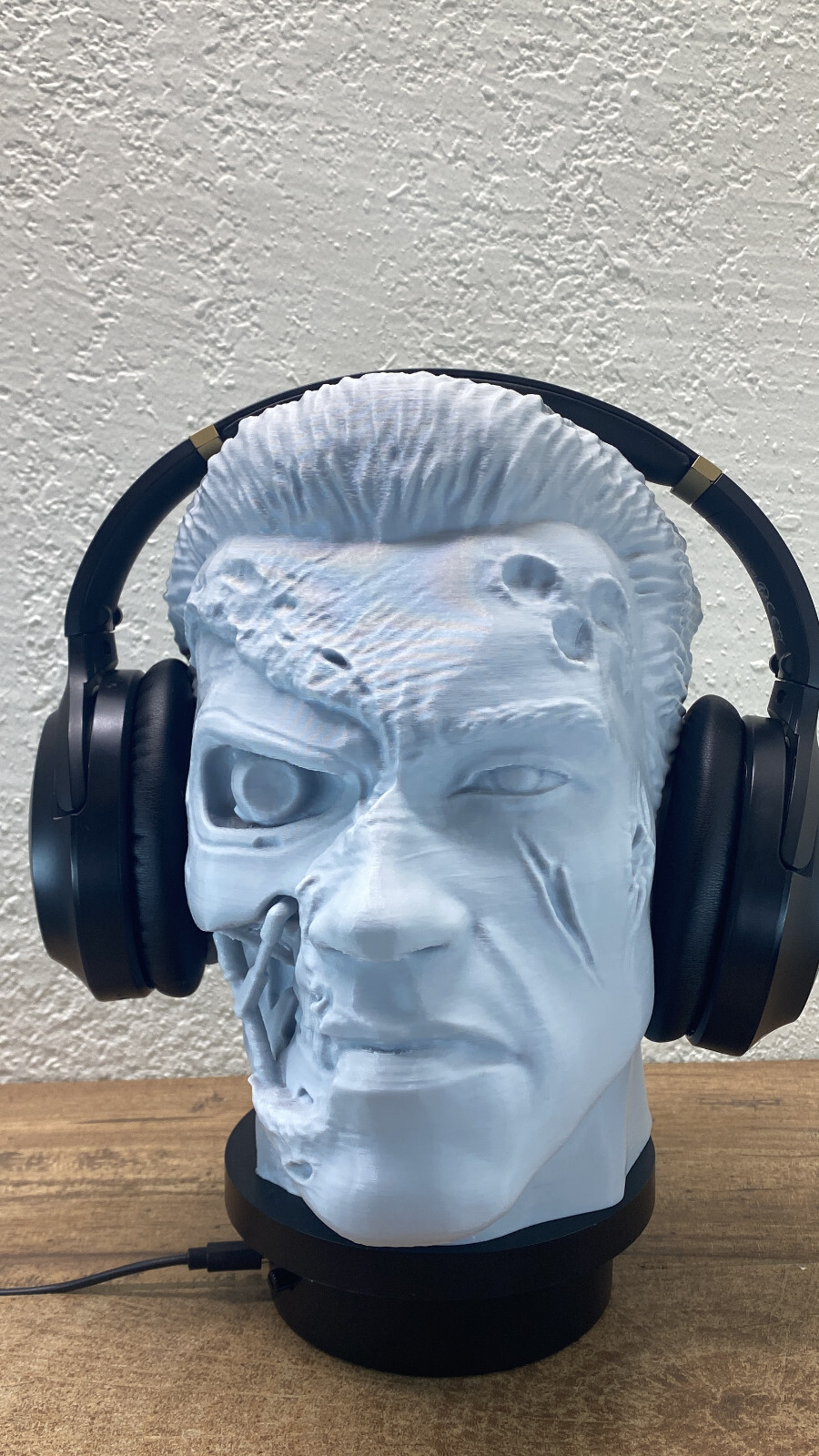 Arnold Schwarzenegger T800 Bust - Terminator Headphone Stand - Sci Fi Robot Deco