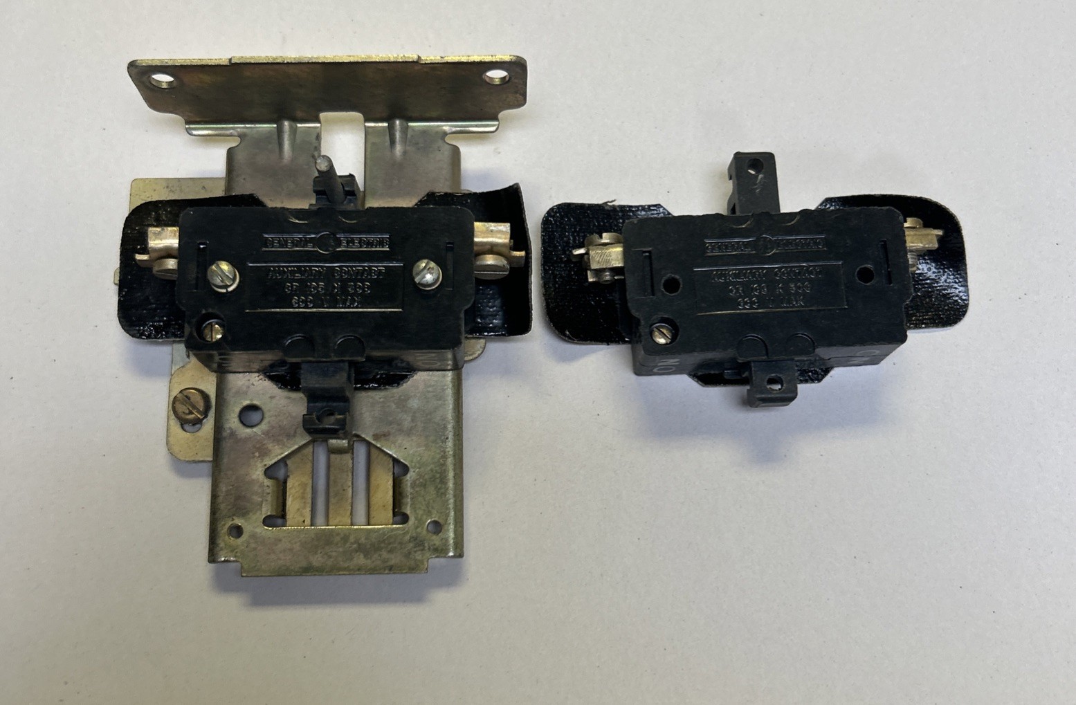 GENERAL ELECTRIC,CR205X300,AUXILIARY CONTACT KIT LOT OF 2