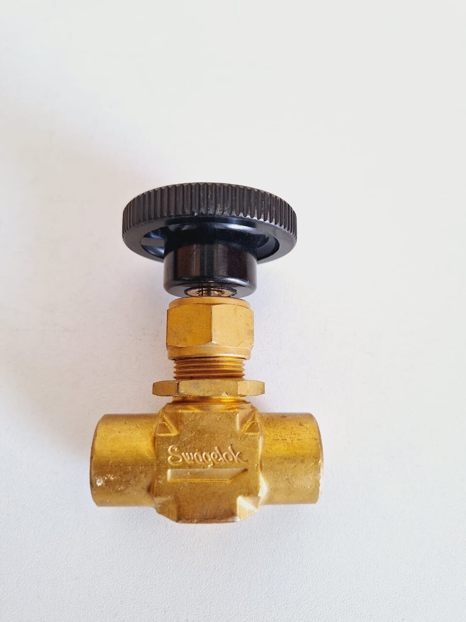 Swagelok B-1VF 4 Bonnet Needle Valve 3000 PSIG@100F